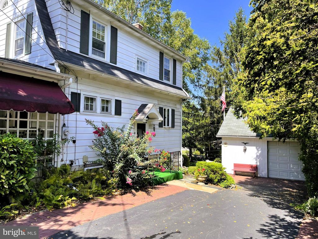 Photo of 31 E Hoover Street, Mountville, PA 17554 (MLS # PALA2048690)