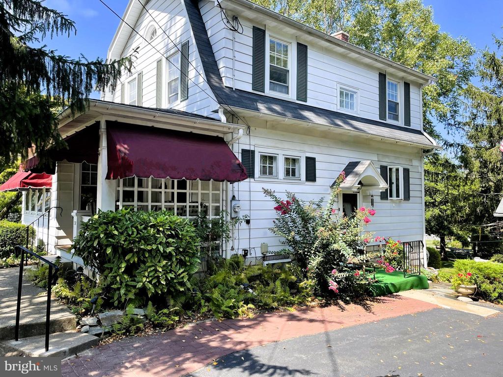 Photo of 31 E Hoover Street, Mountville, PA 17554 (MLS # PALA2048690)