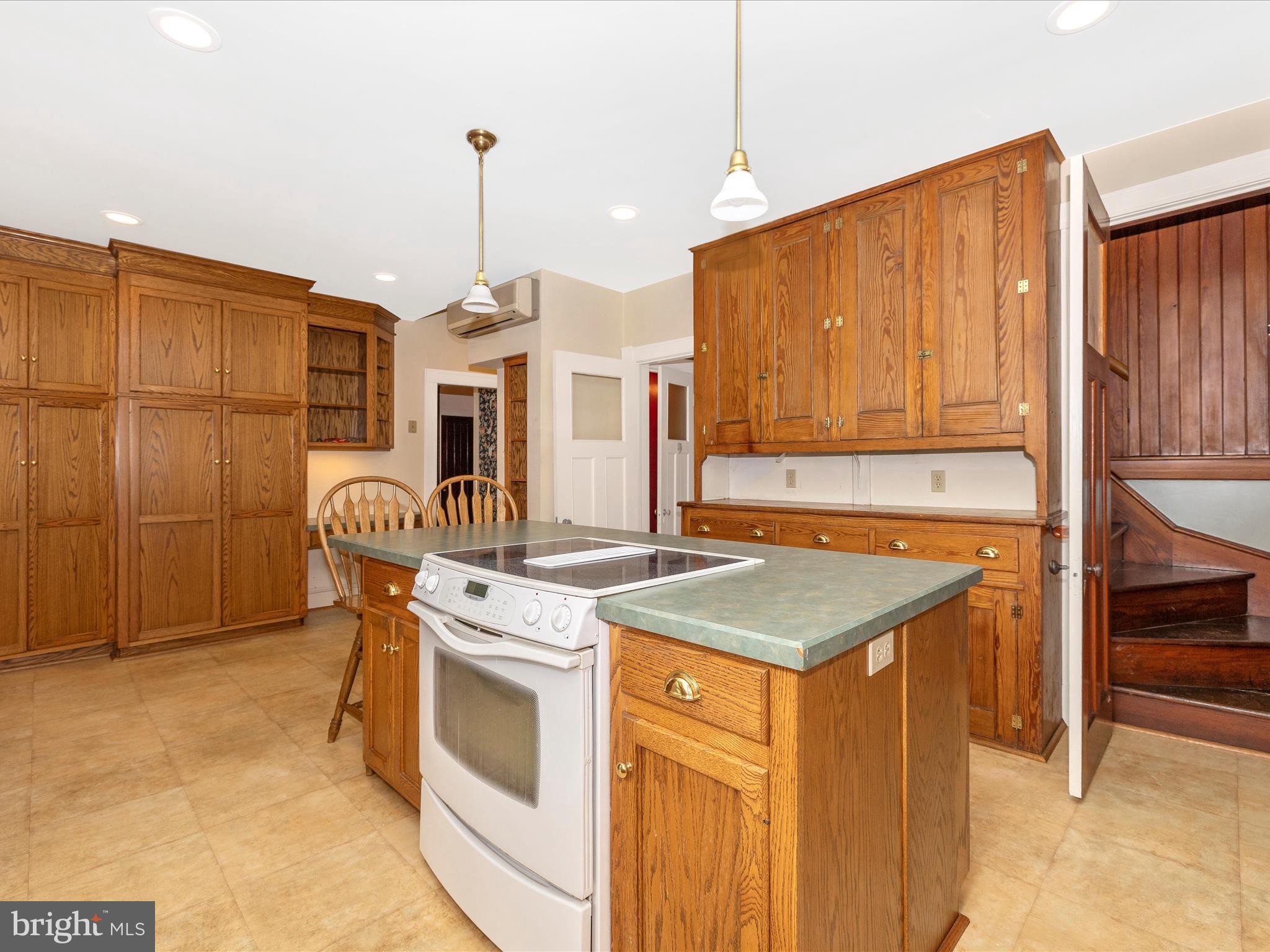 OAK HILL - Residential