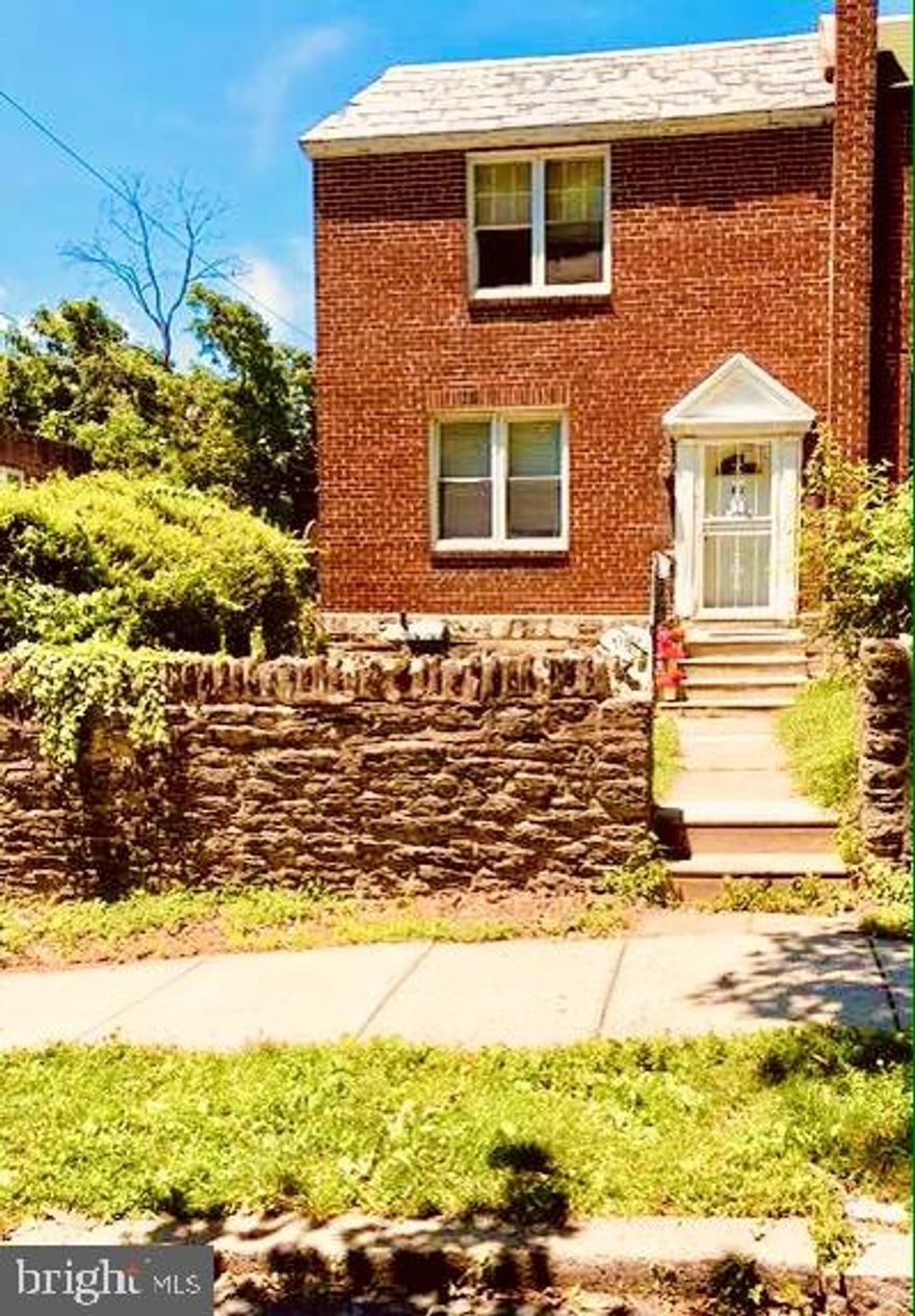 Check out this spacious 1 bedroom with a study, 1 bath apartment in a converted Victorian building, on a quiet street in West Germantown. This apartment has great lighting and multiple spacious closets. The building has a coin operated washer and dryer. The location is ideal for Drexel University College of Medicine, Temple Med, PCOM, and Jefferson University.