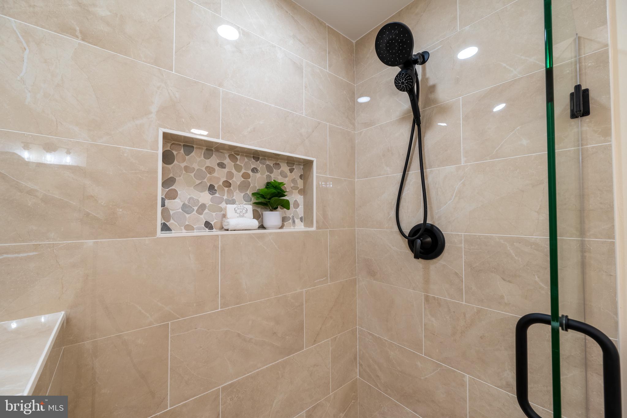 HUNTERS TRACE - Residential