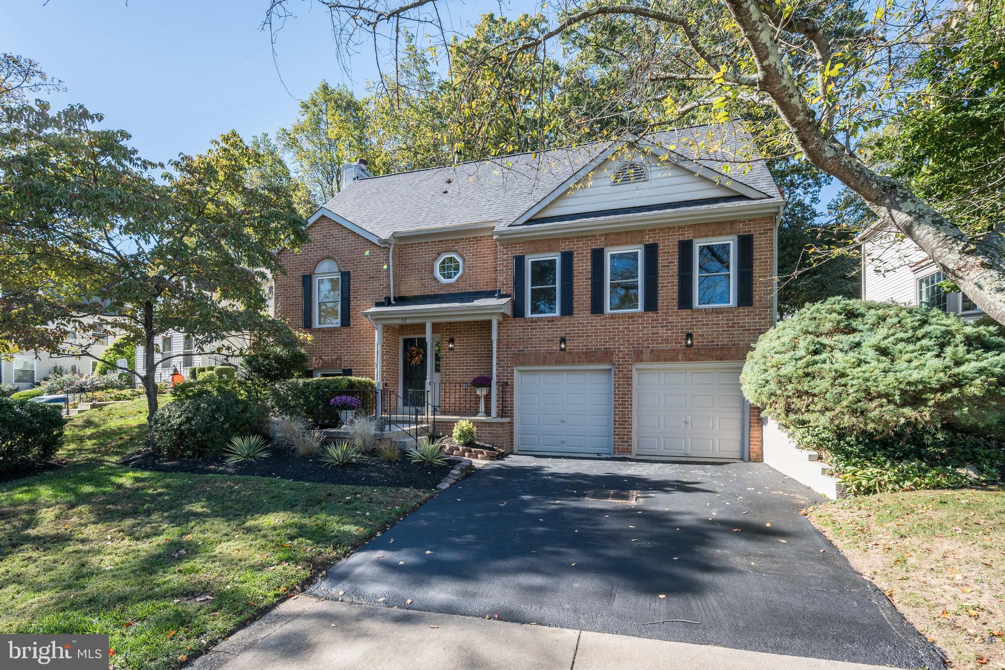 12 SOLITAIRE CT.