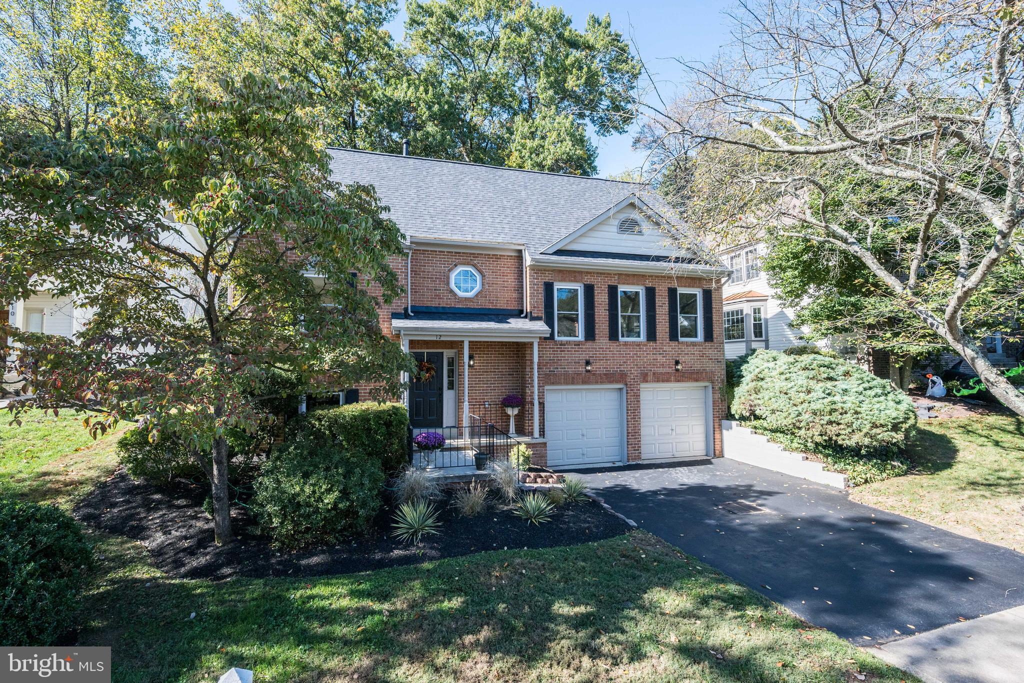 12 SOLITAIRE CT.