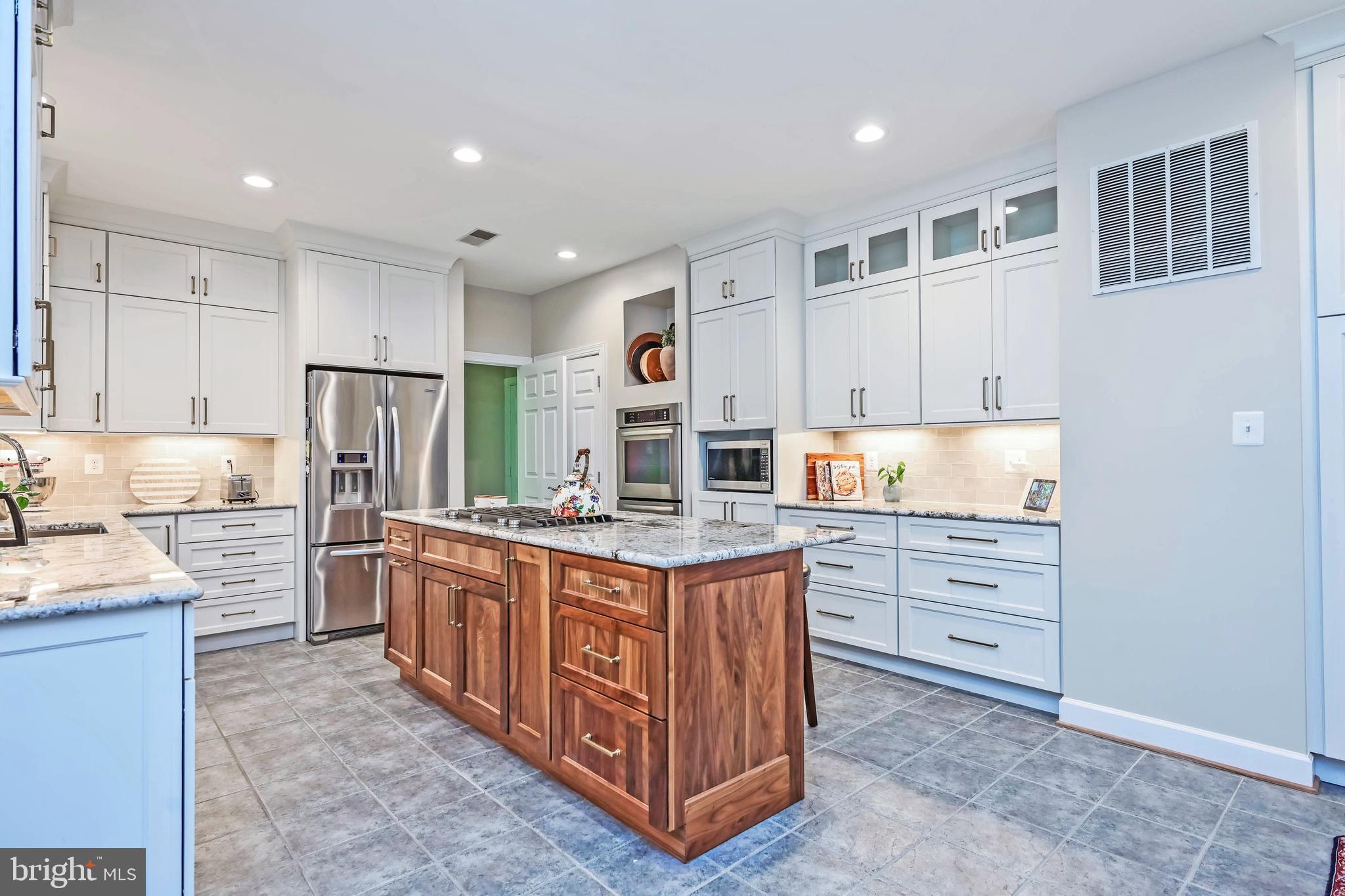 EDGEWATER - Residential