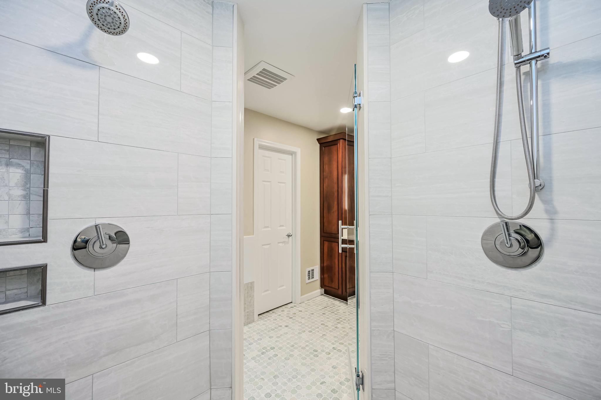 EDGEWATER - Residential