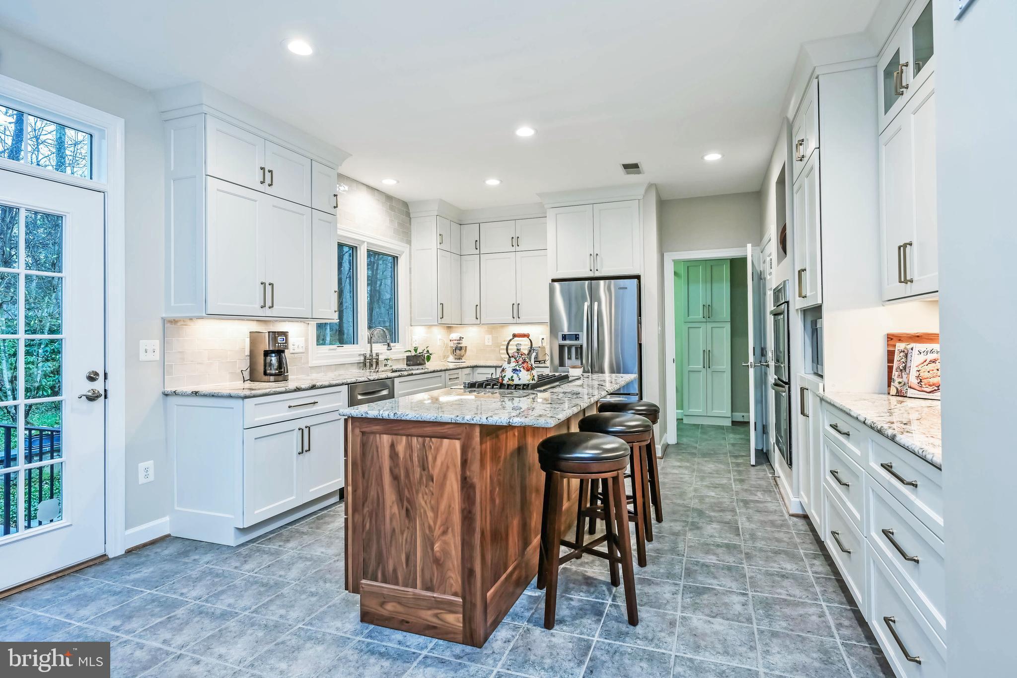 EDGEWATER - Residential