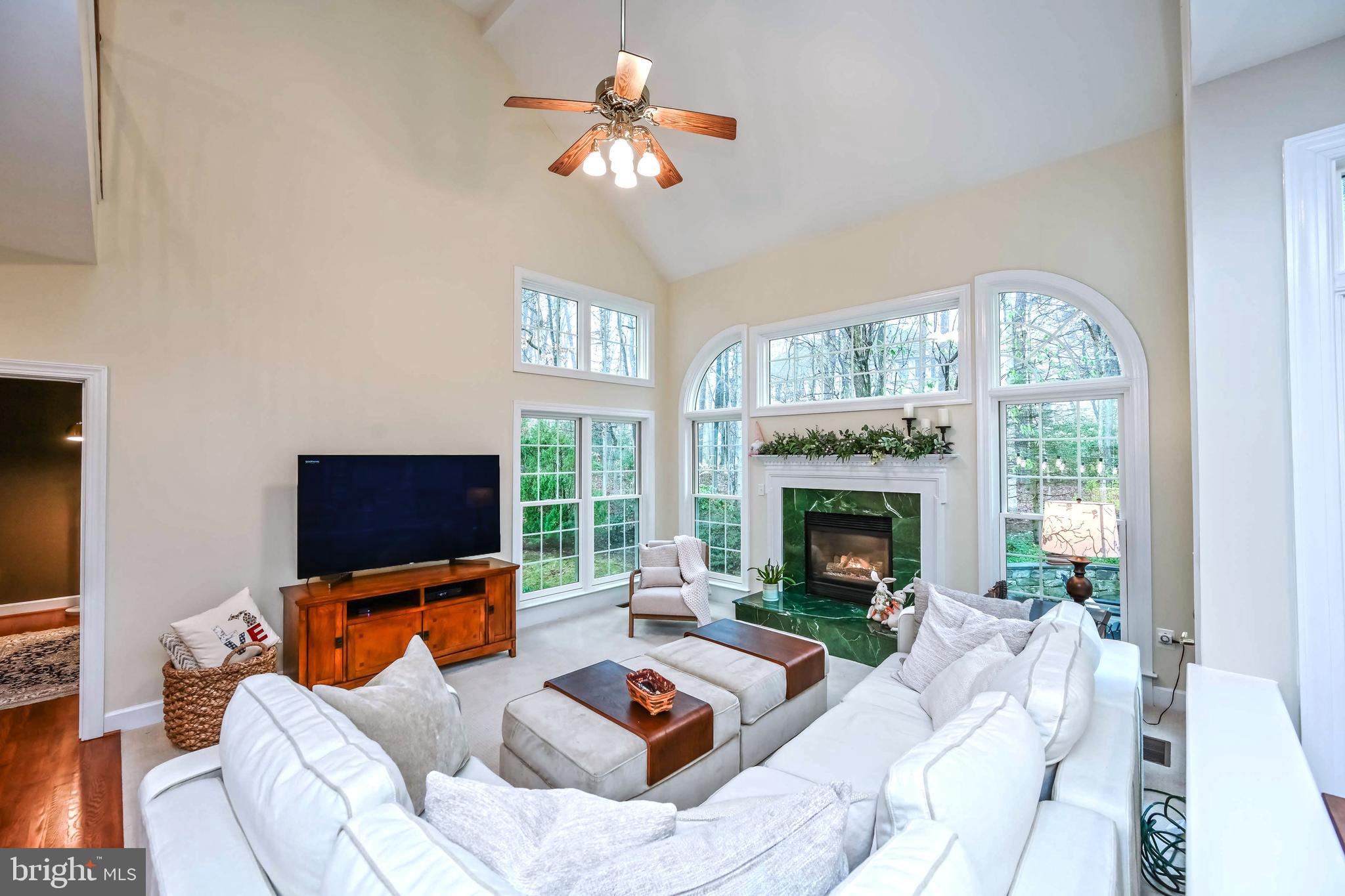 EDGEWATER - Residential