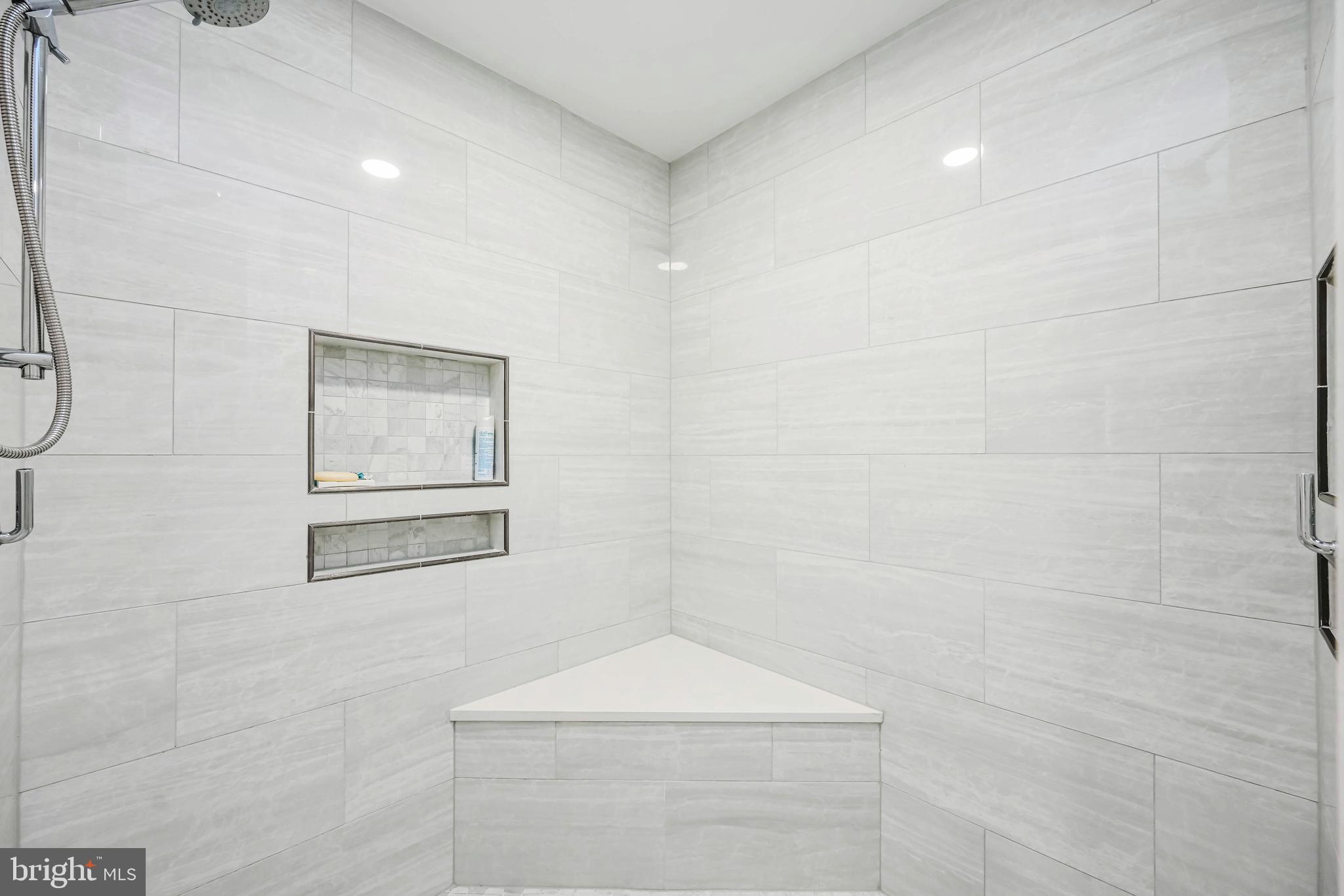 EDGEWATER - Residential