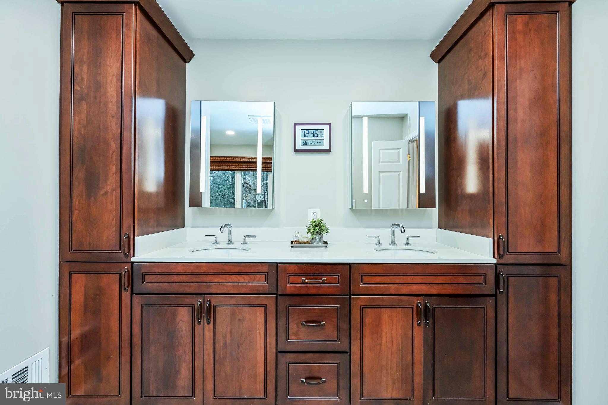 EDGEWATER - Residential