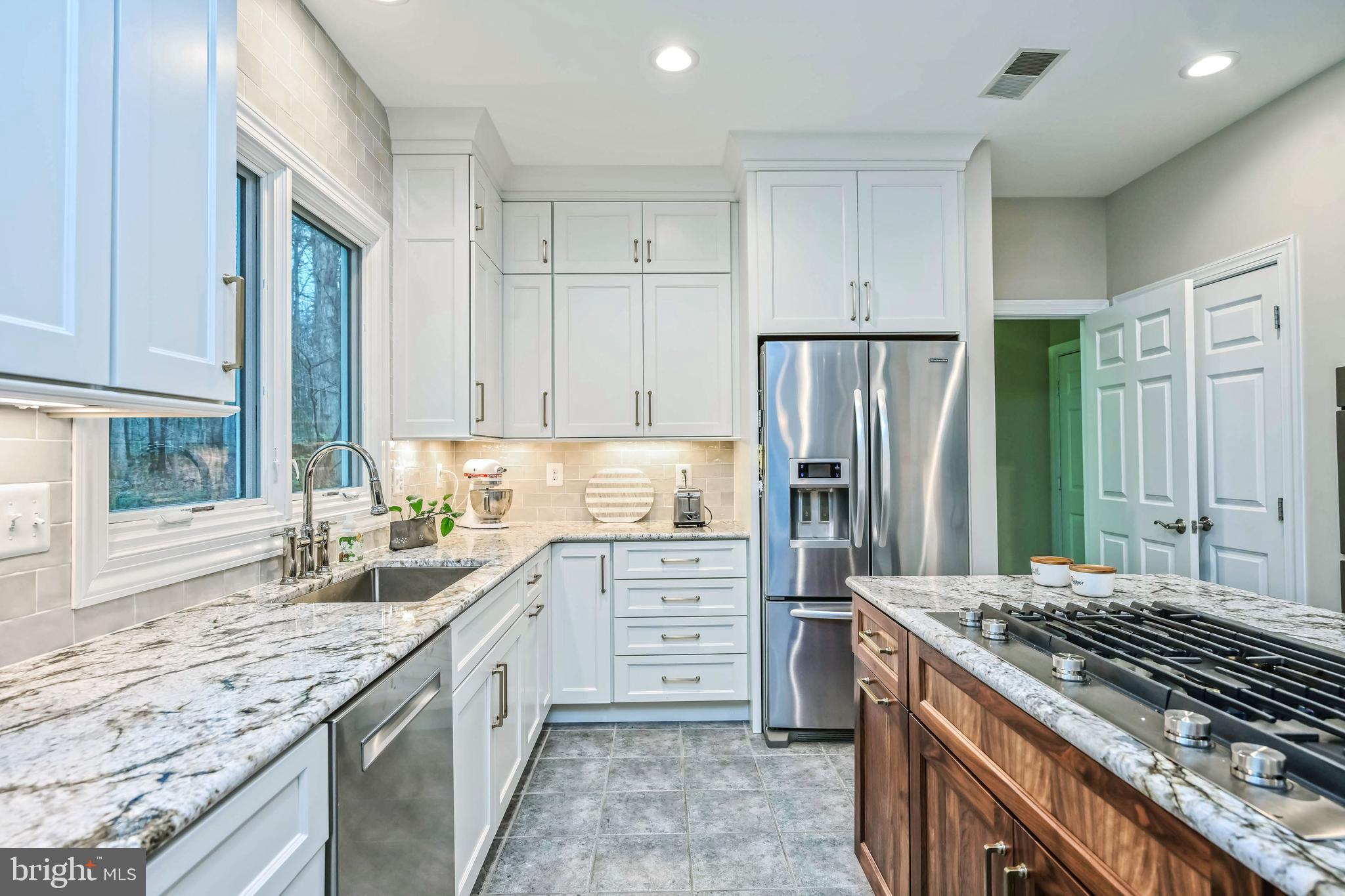 EDGEWATER - Residential