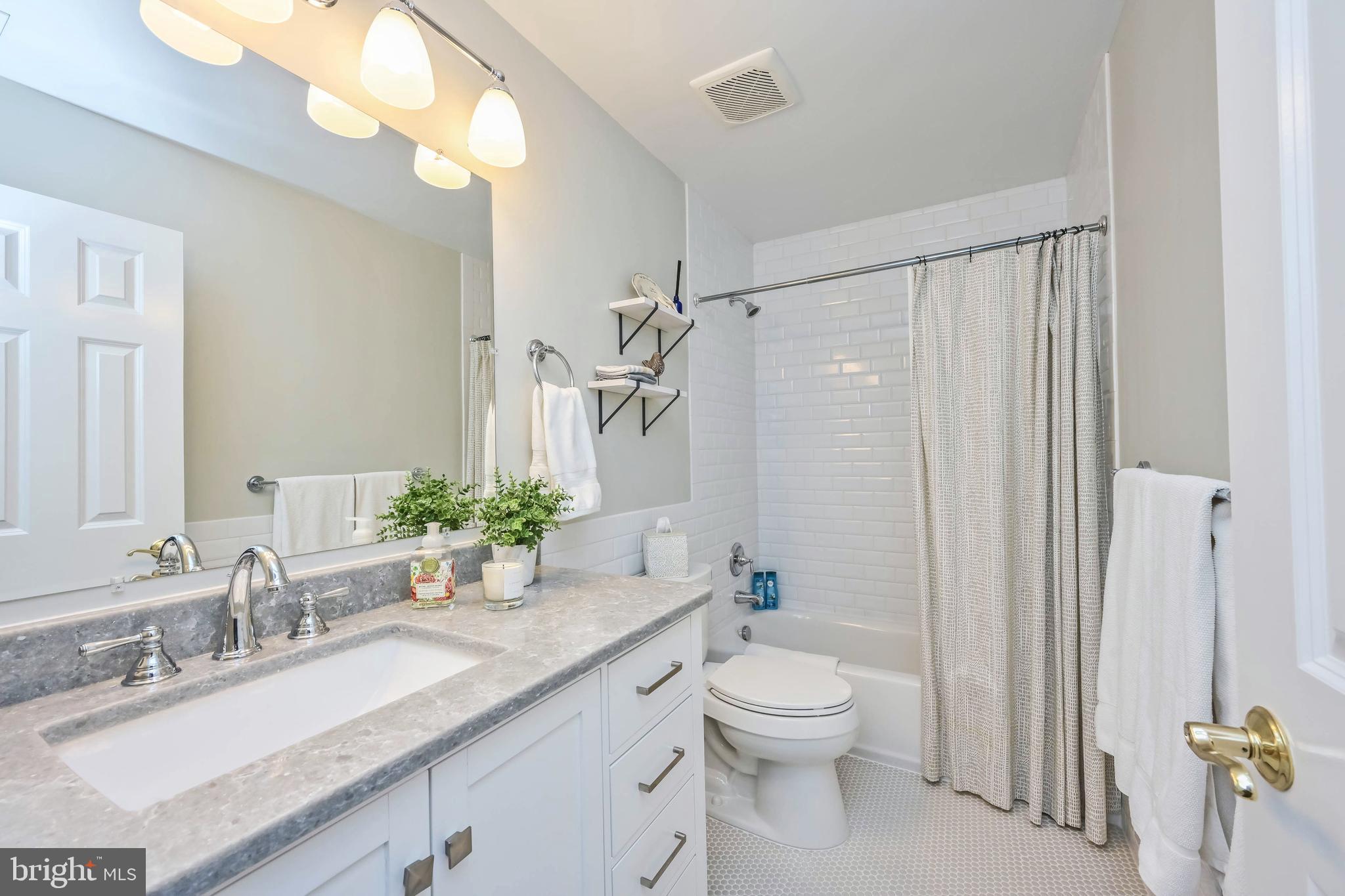 EDGEWATER - Residential