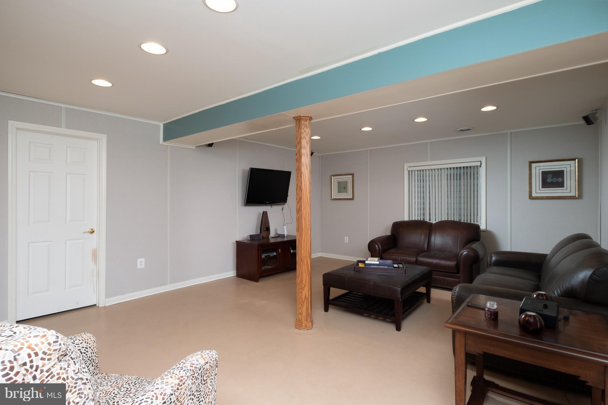 FOX CHASE - Residential