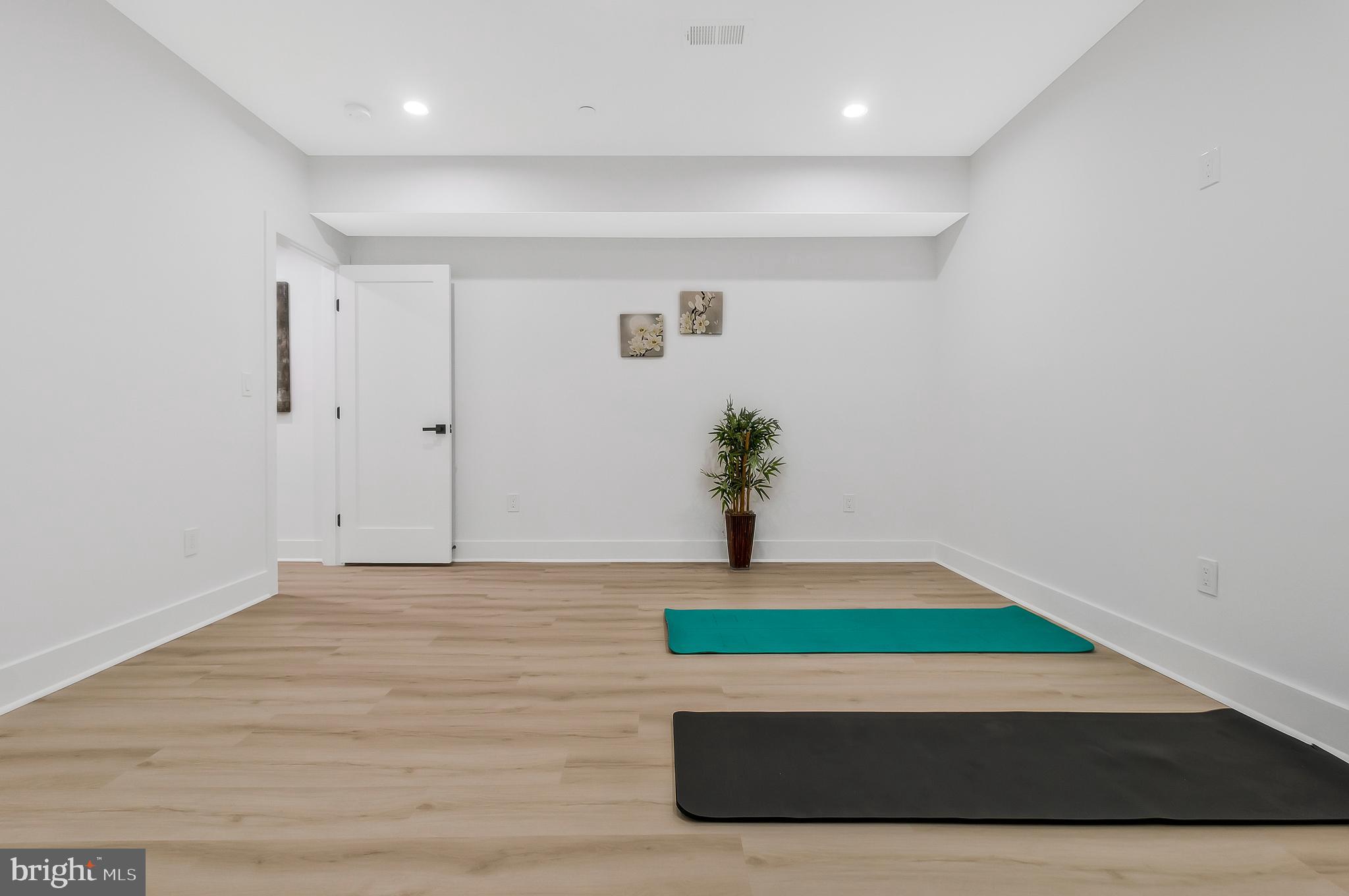 OAKLAND TERRACE - Residential