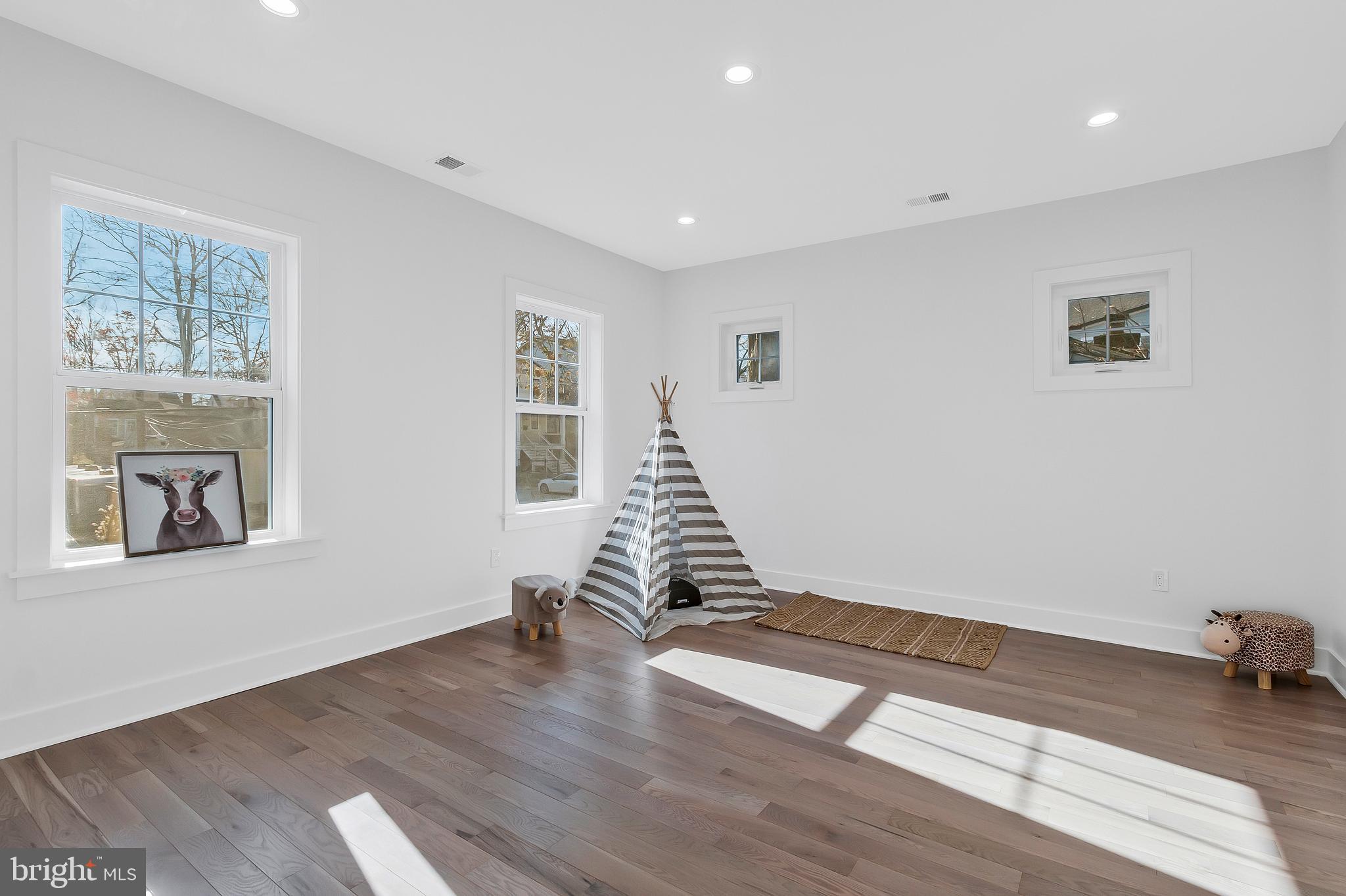 OAKLAND TERRACE - Residential