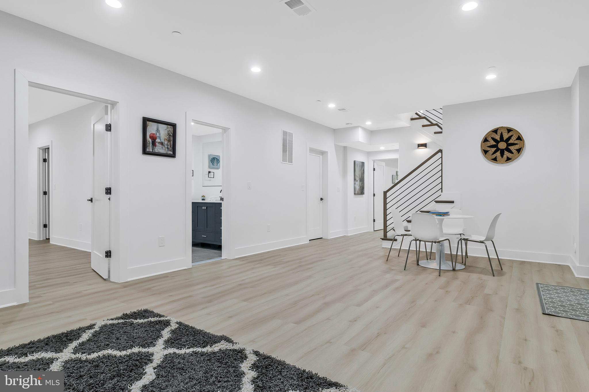 OAKLAND TERRACE - Residential