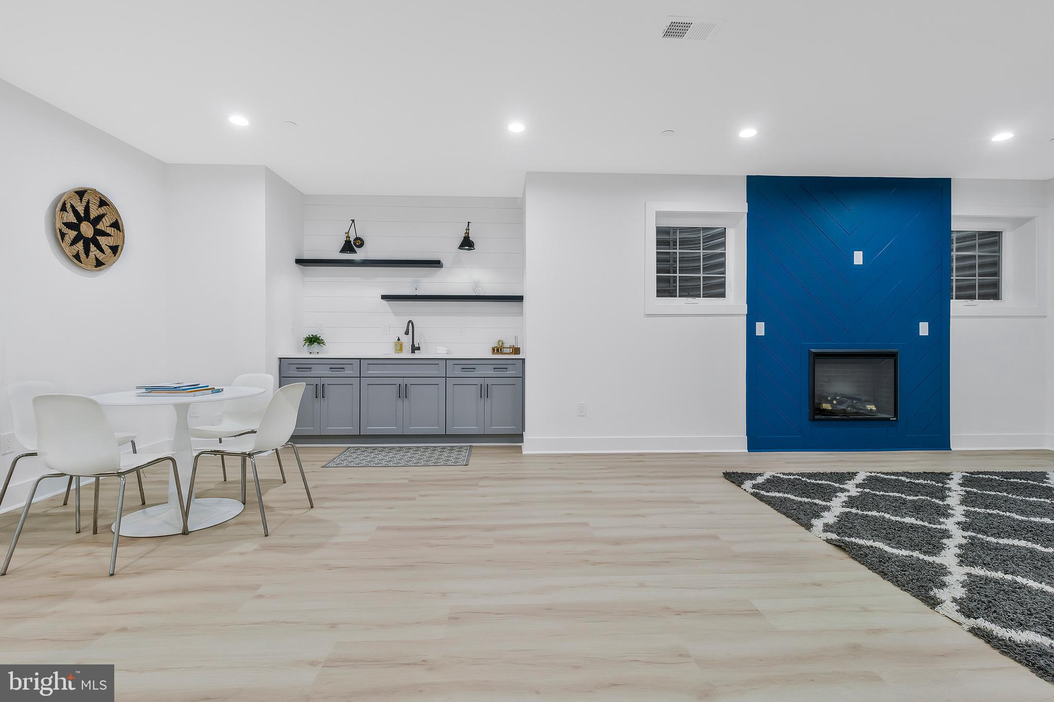 OAKLAND TERRACE - Residential