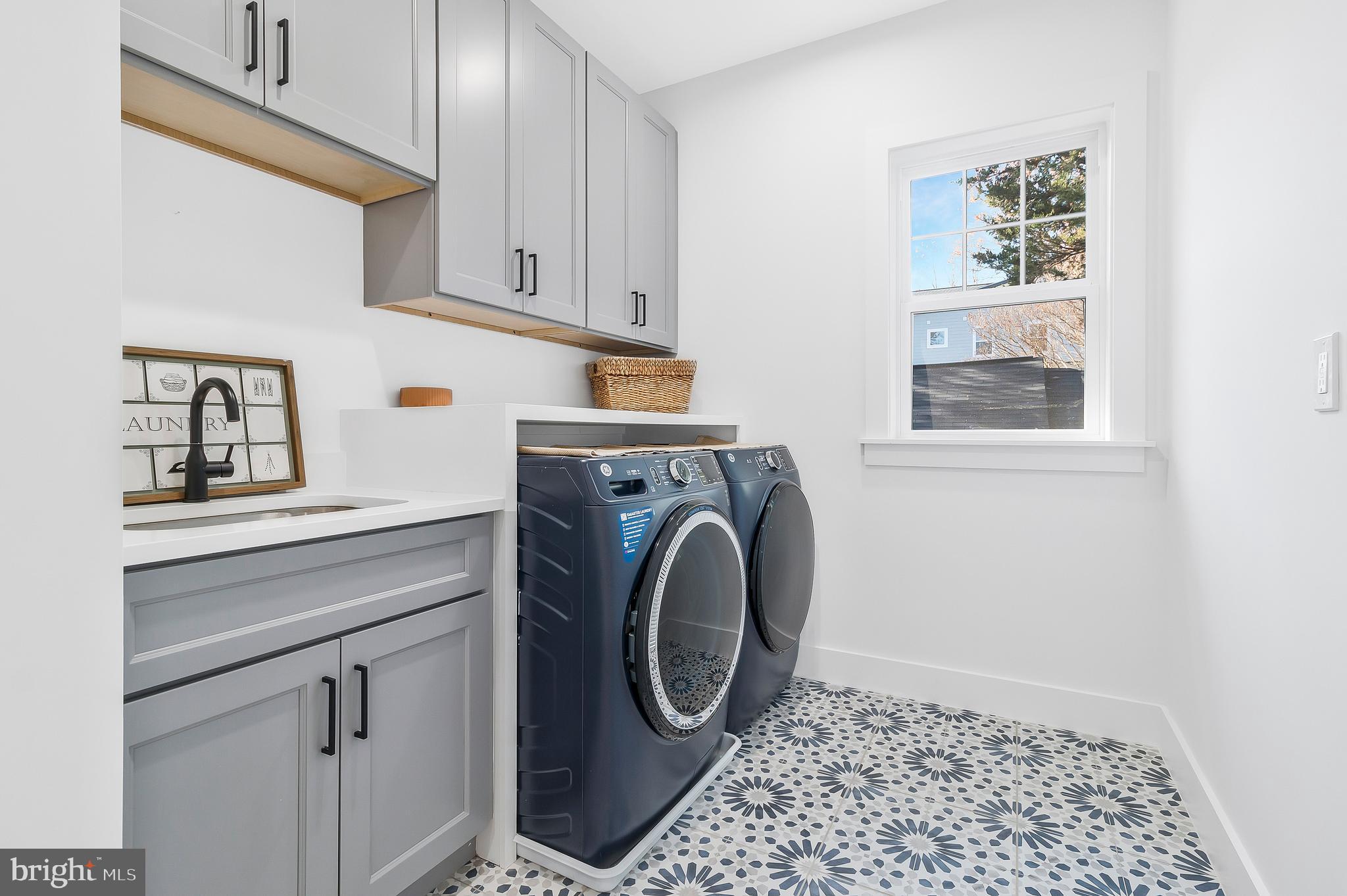 OAKLAND TERRACE - Residential