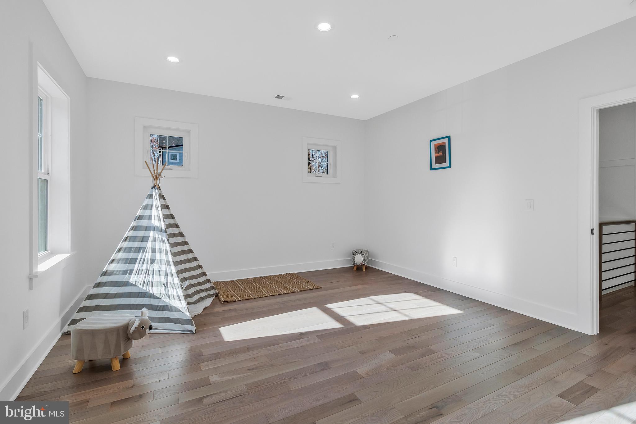 OAKLAND TERRACE - Residential