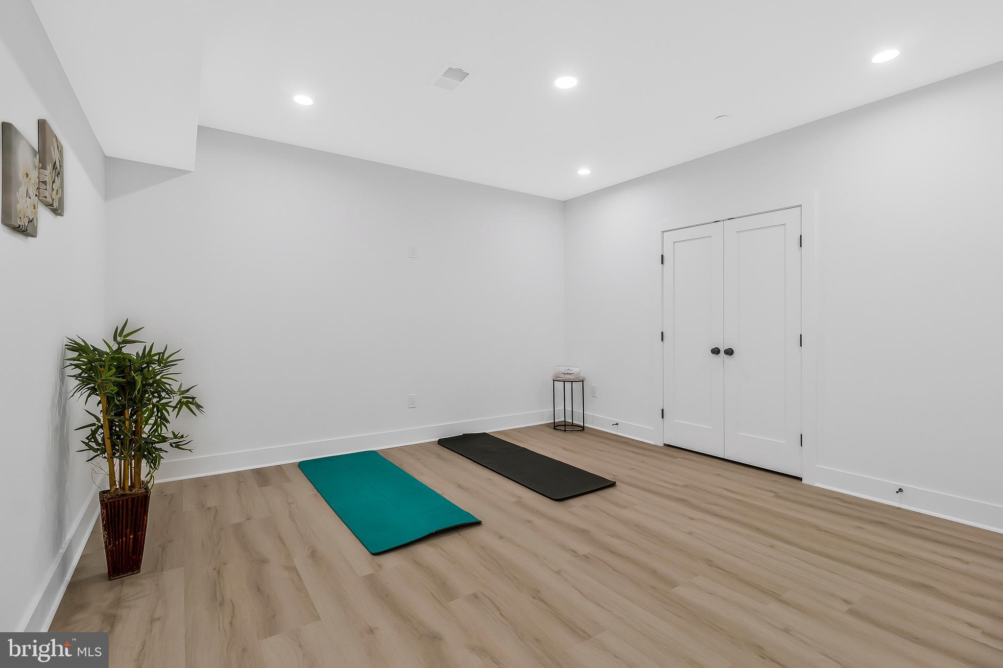 OAKLAND TERRACE - Residential