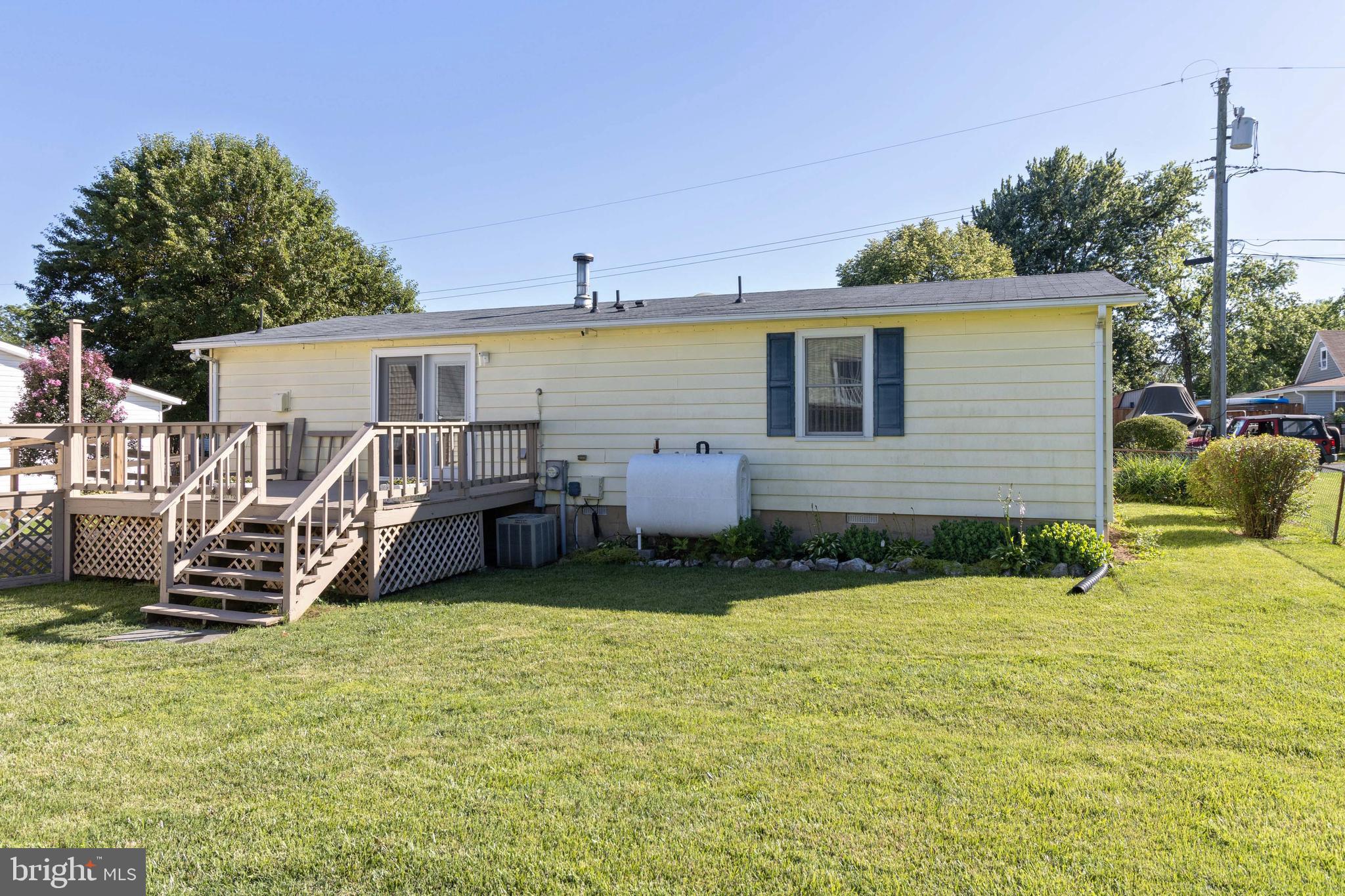 WOODLAND BEACH - Residential