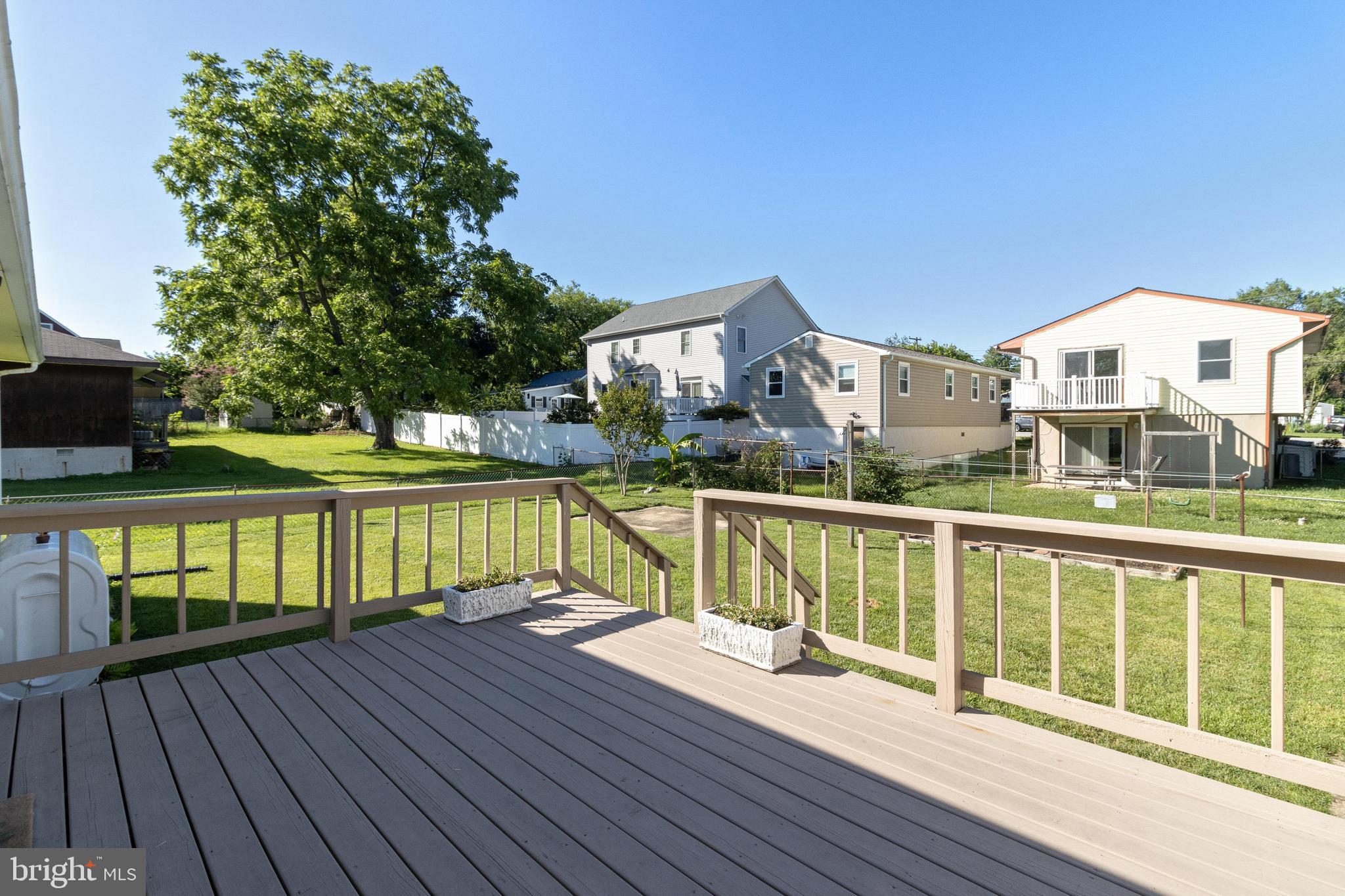 WOODLAND BEACH - Residential