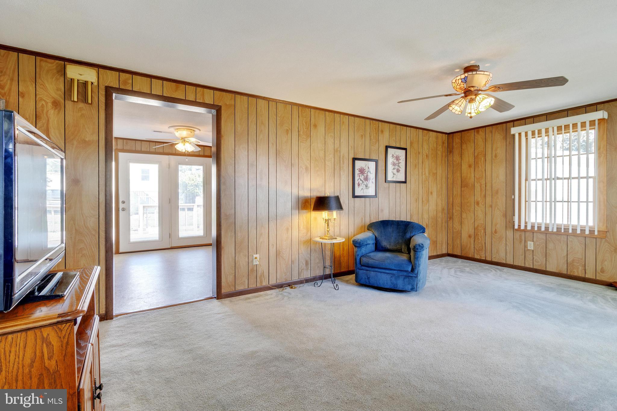 WOODLAND BEACH - Residential