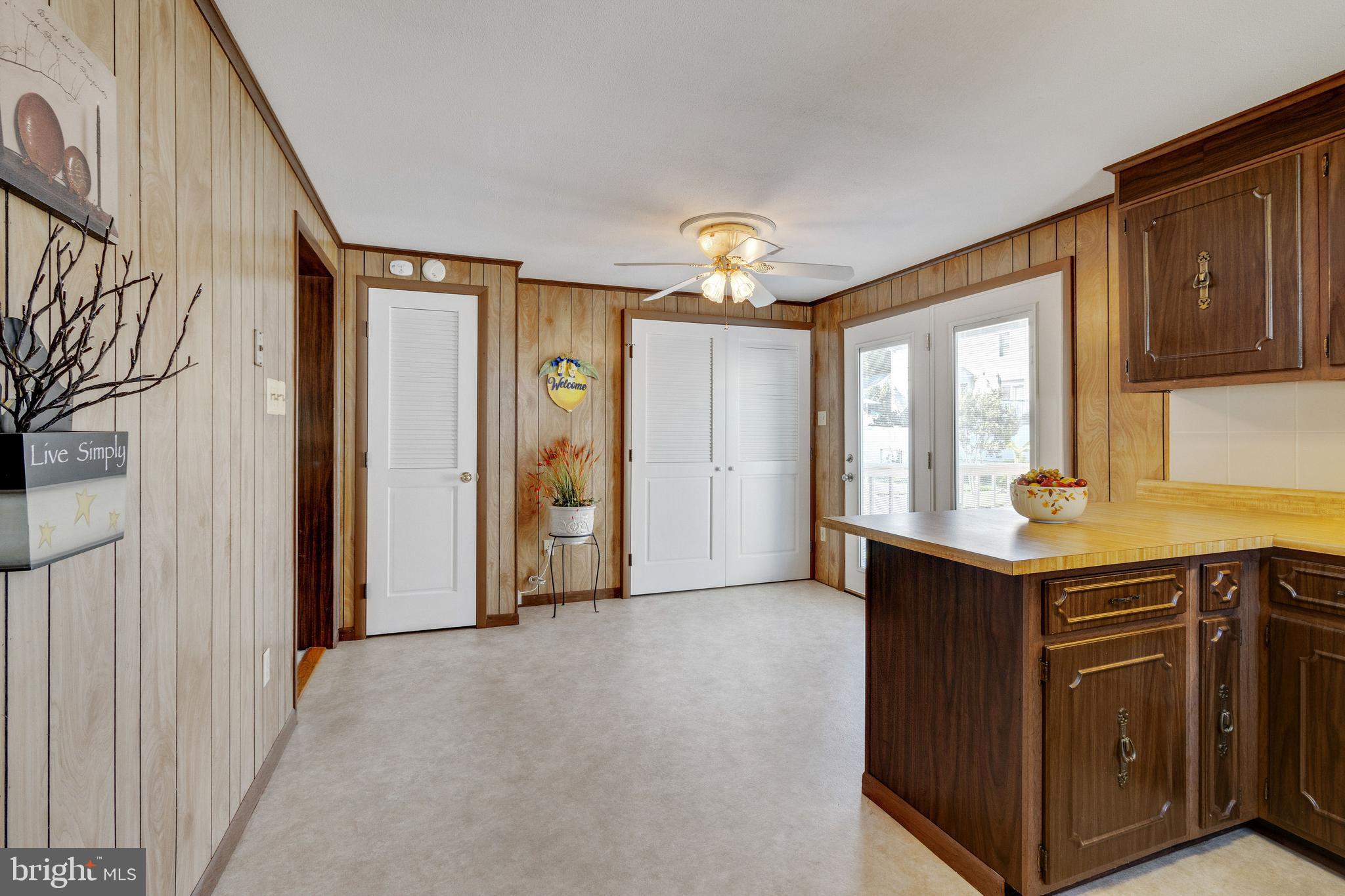 WOODLAND BEACH - Residential