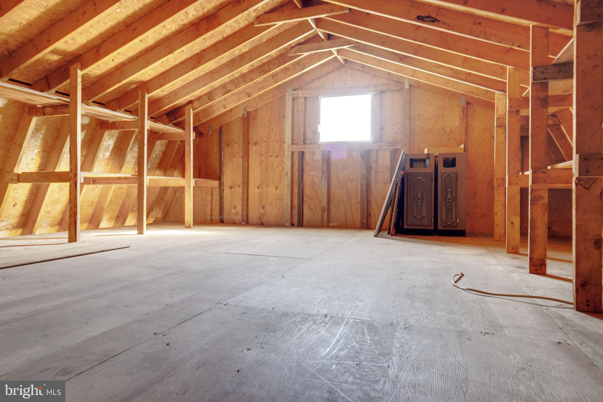 WOODLAND BEACH - Residential