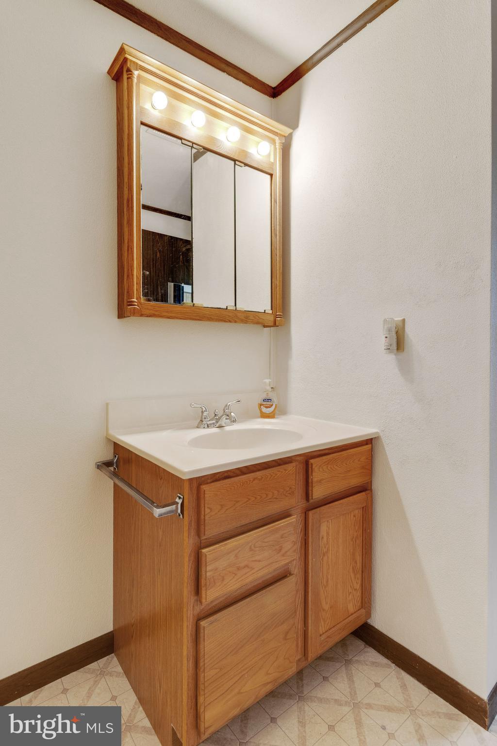 WOODLAND BEACH - Residential