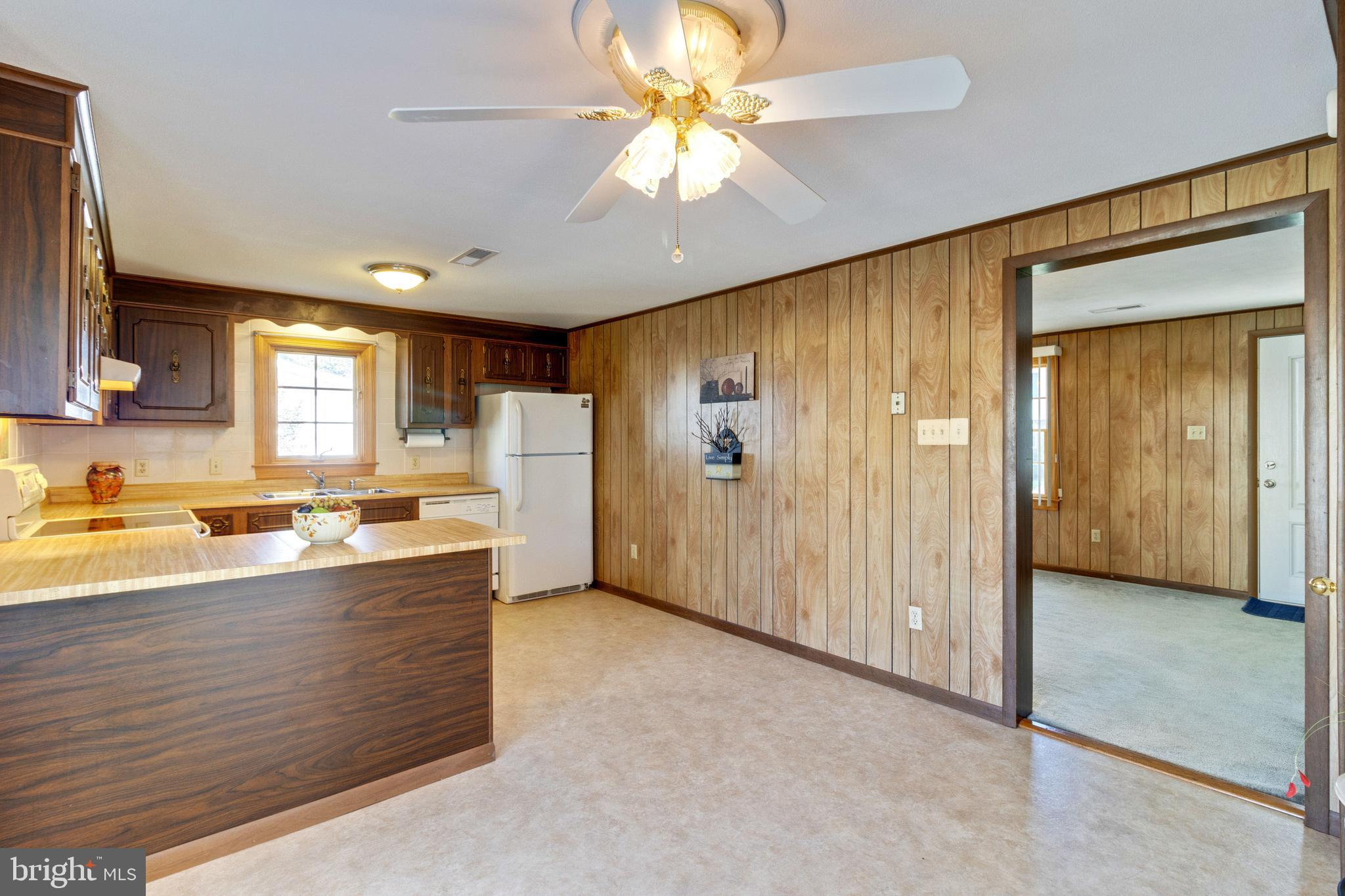 WOODLAND BEACH - Residential