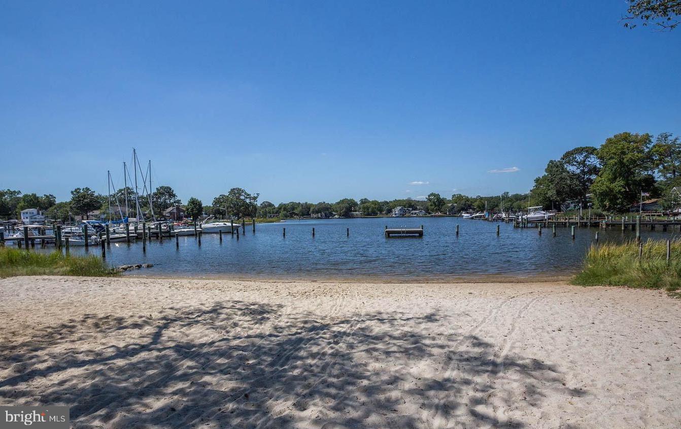 WOODLAND BEACH - Residential