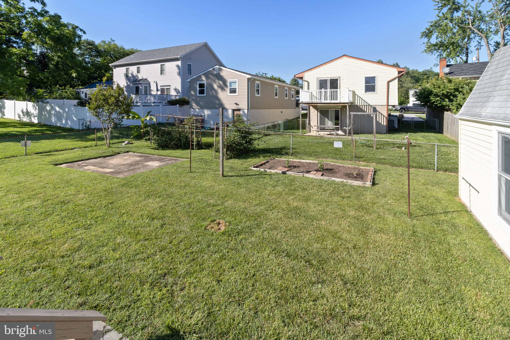 WOODLAND BEACH - Residential