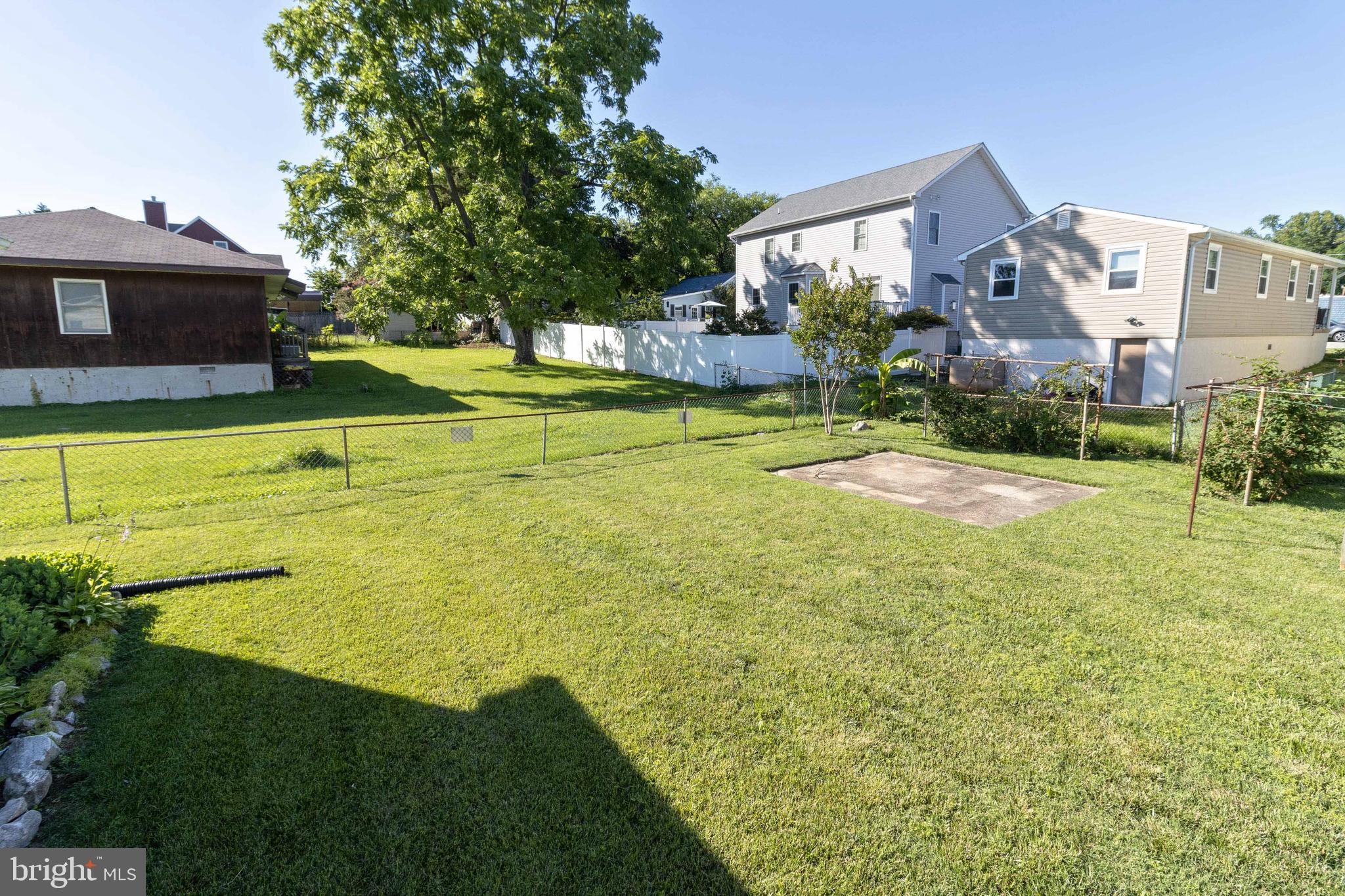 WOODLAND BEACH - Residential