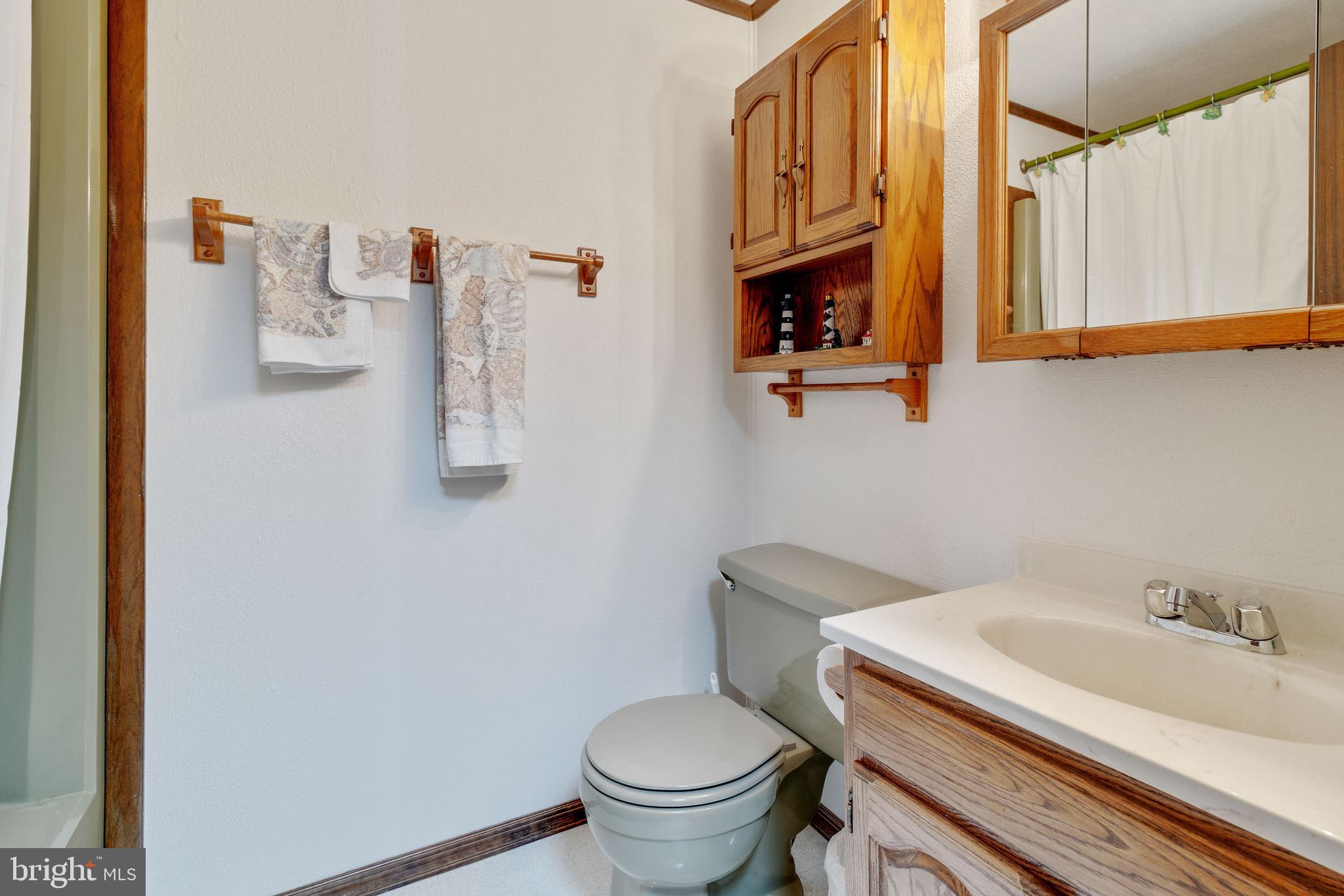 WOODLAND BEACH - Residential