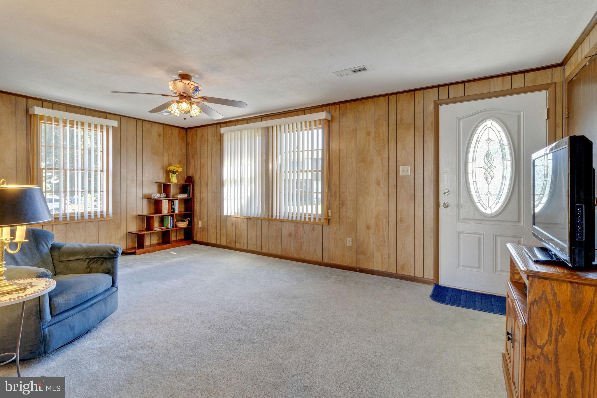 WOODLAND BEACH - Residential