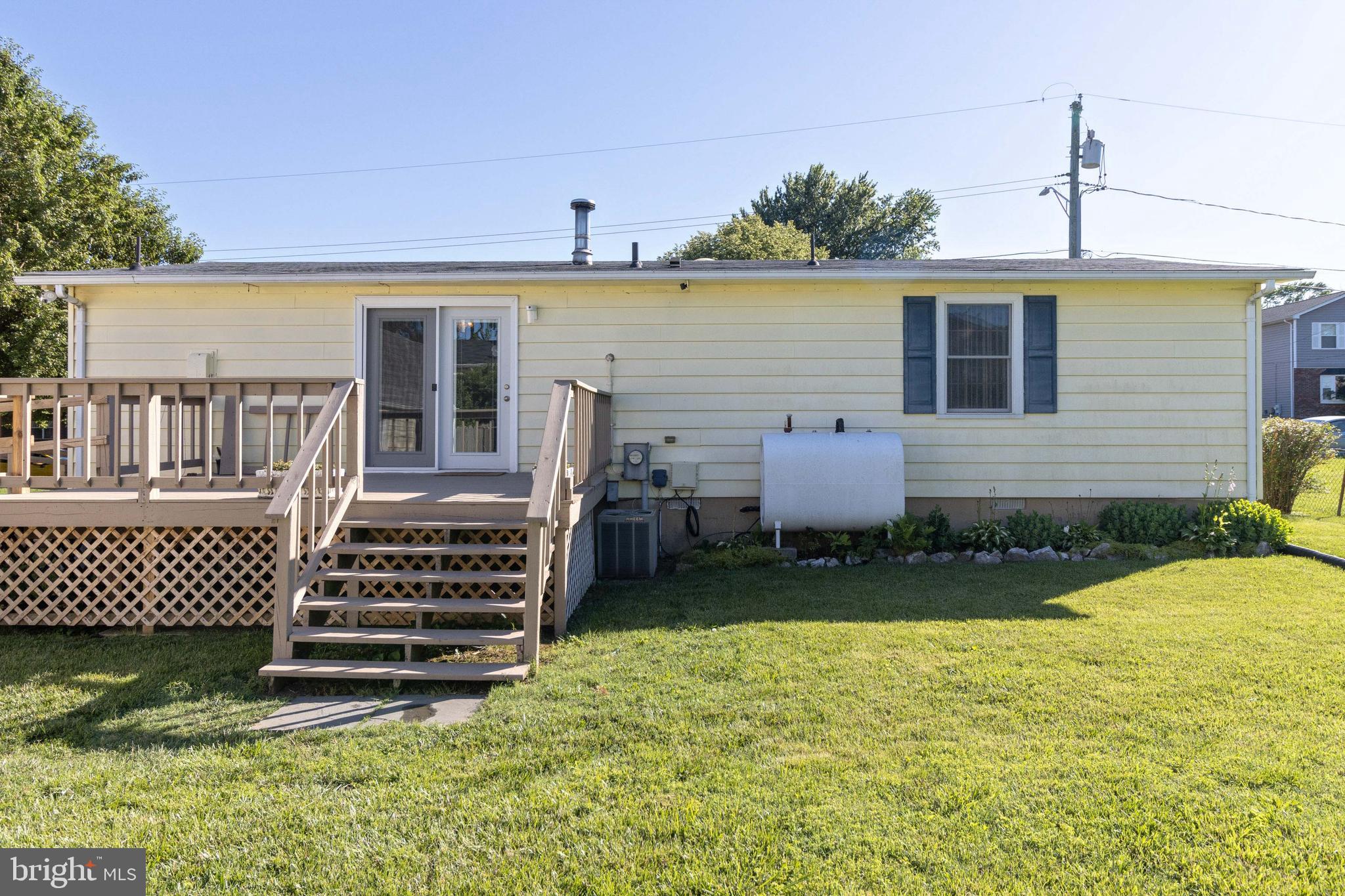 WOODLAND BEACH - Residential