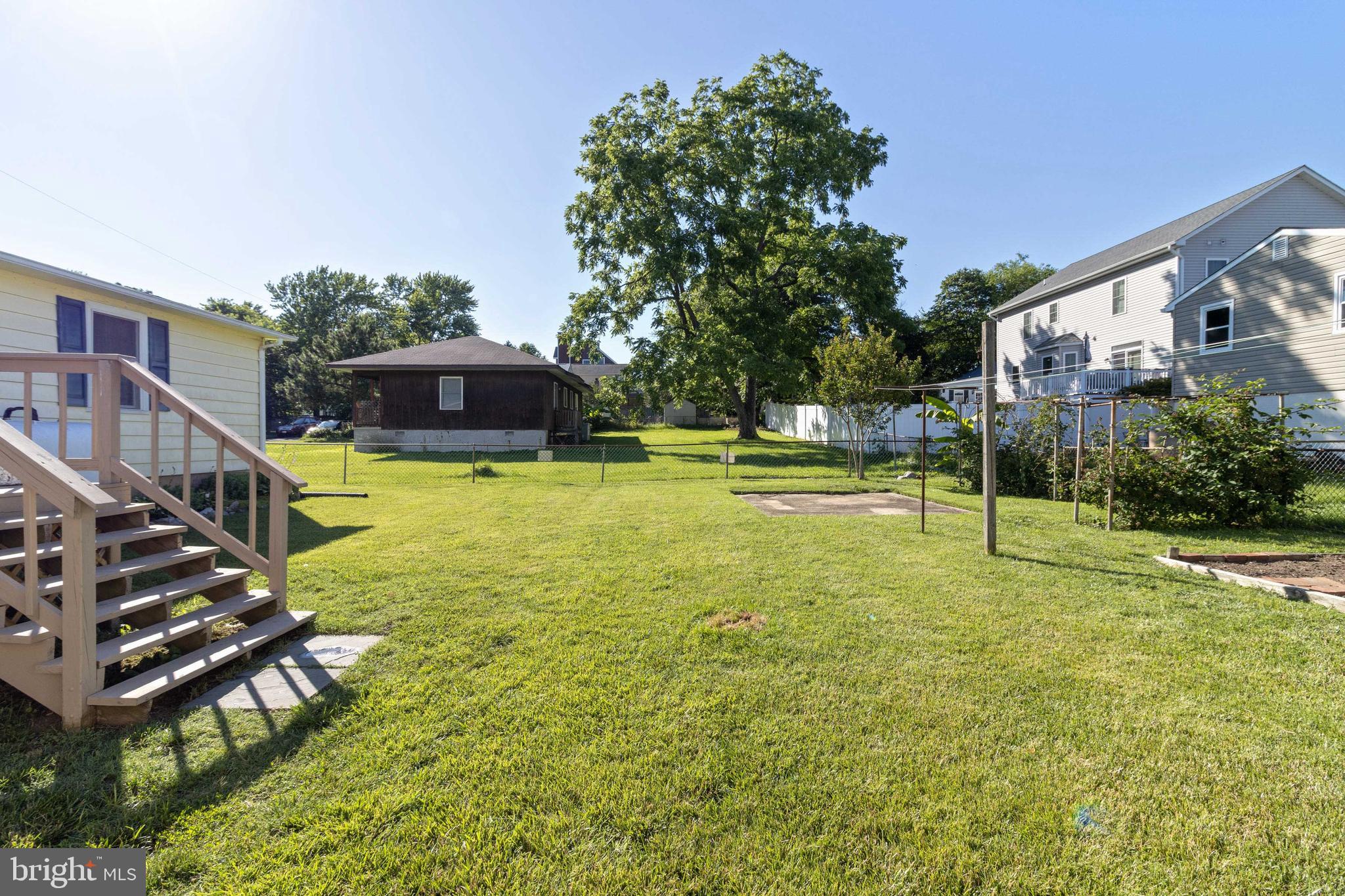 WOODLAND BEACH - Residential