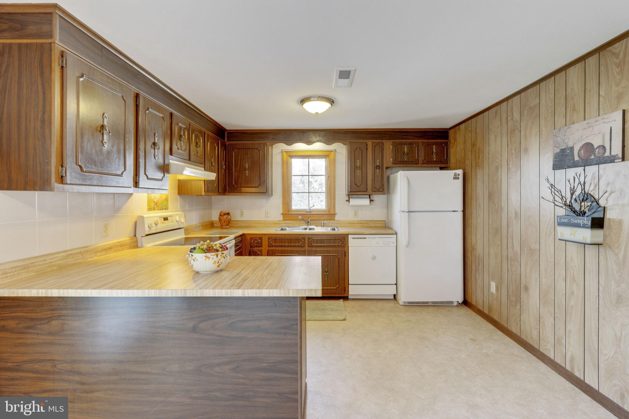 WOODLAND BEACH - Residential