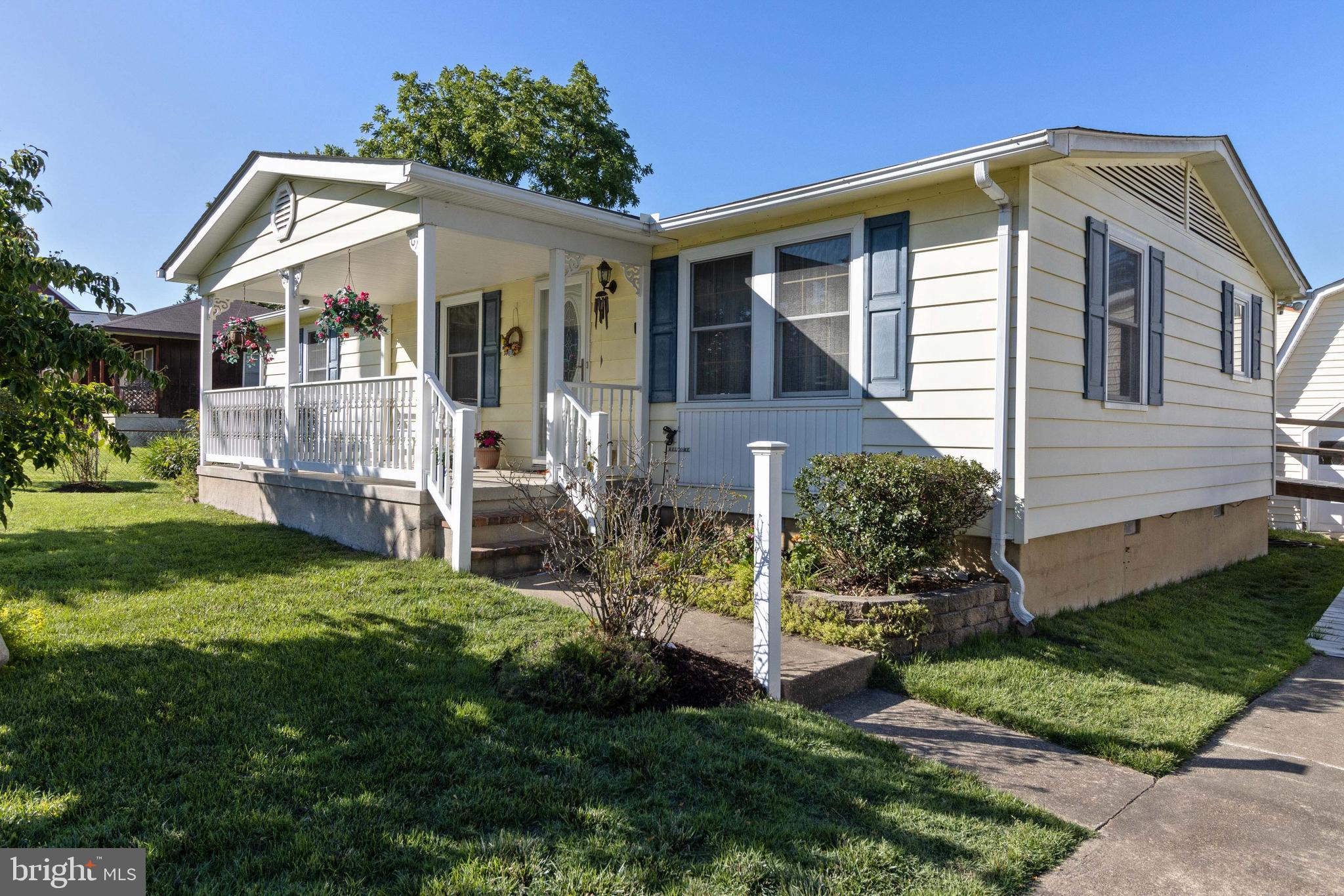 WOODLAND BEACH - Residential