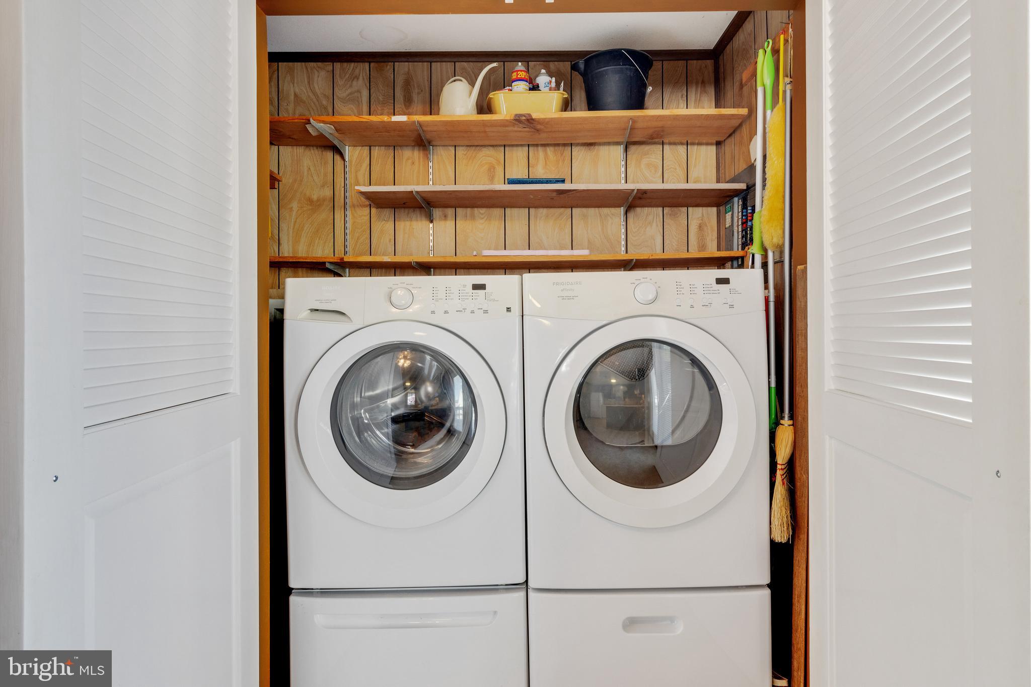 WOODLAND BEACH - Residential