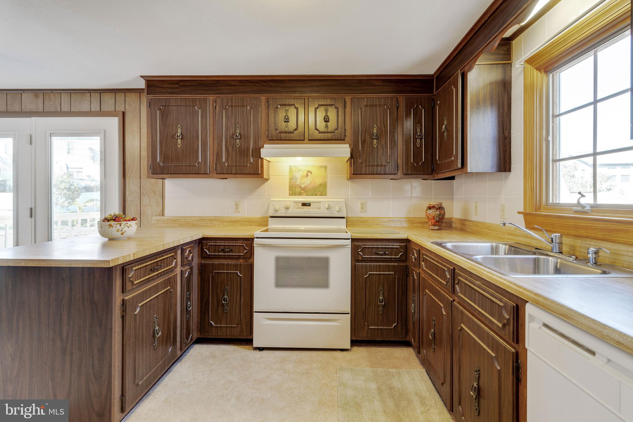 WOODLAND BEACH - Residential