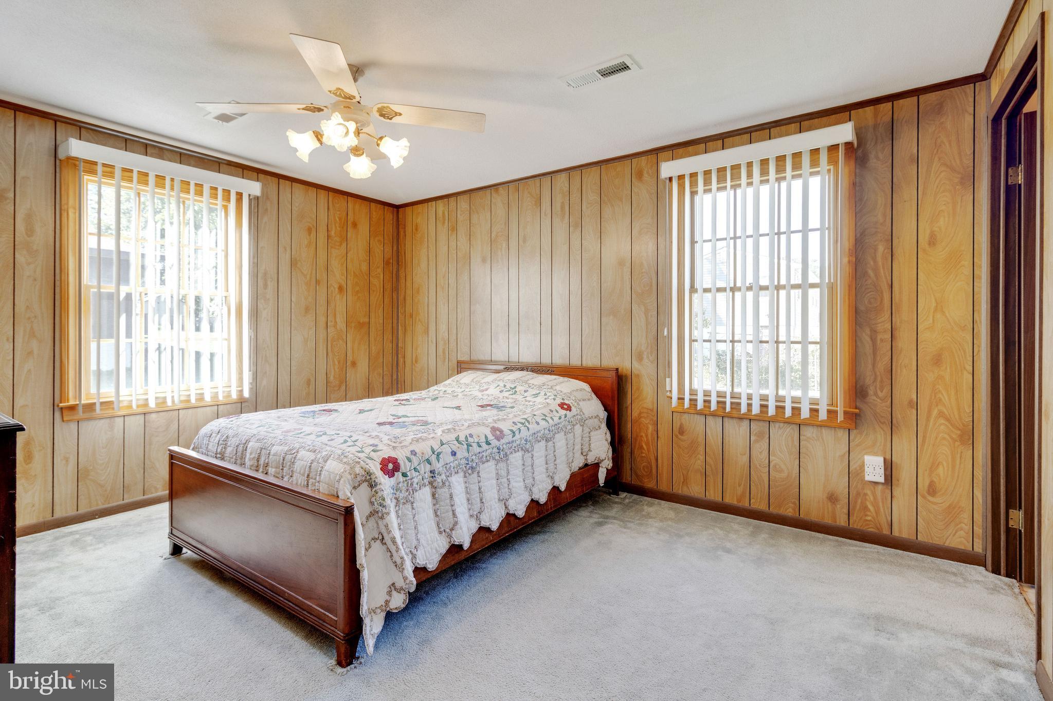 WOODLAND BEACH - Residential