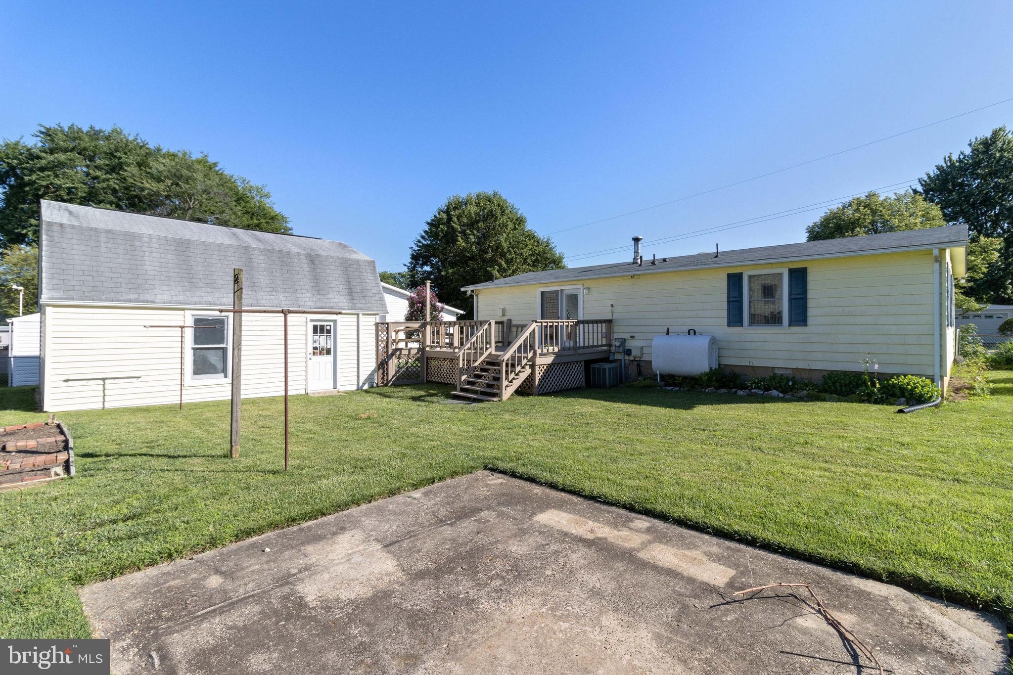 WOODLAND BEACH - Residential