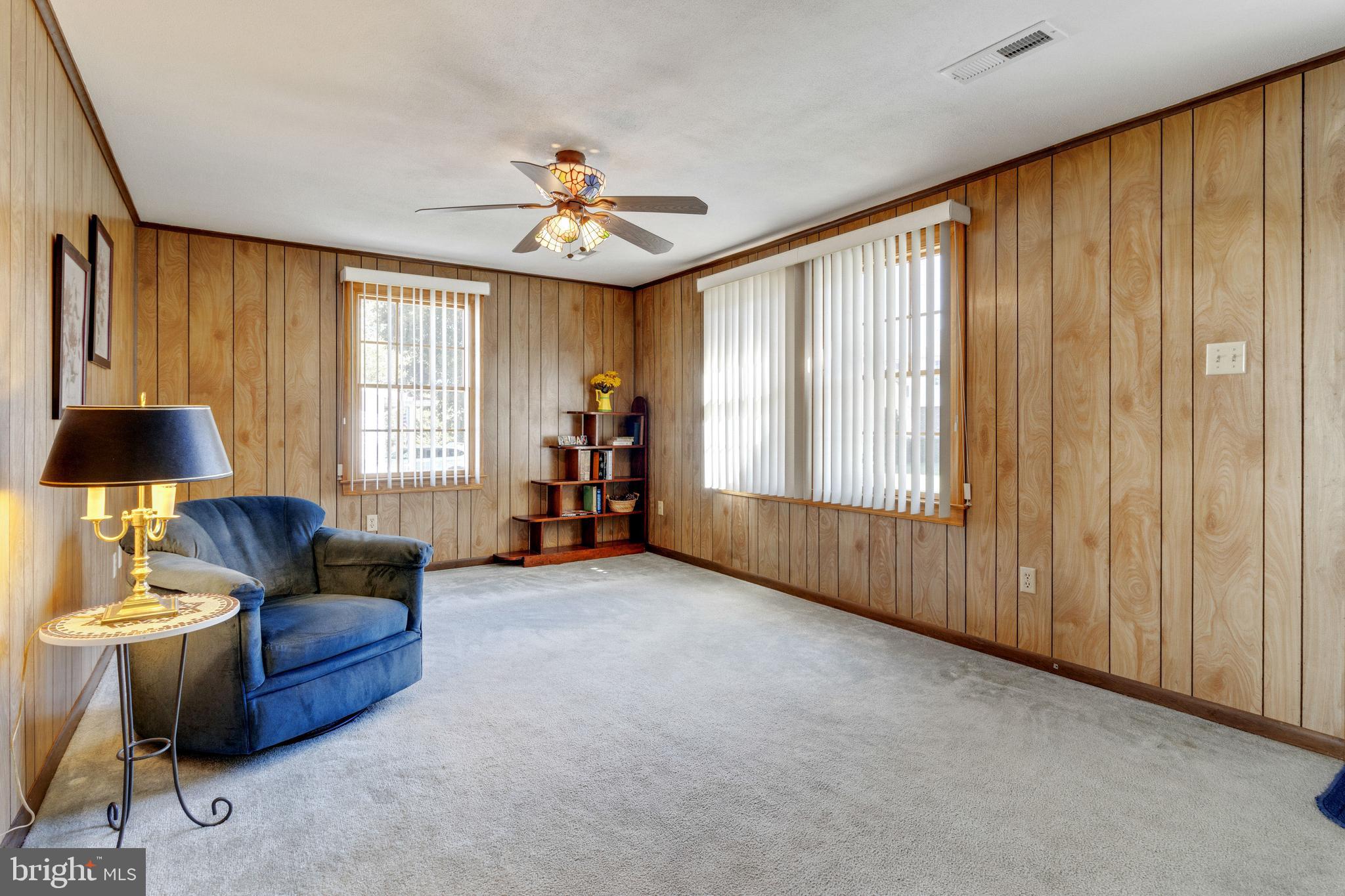 WOODLAND BEACH - Residential