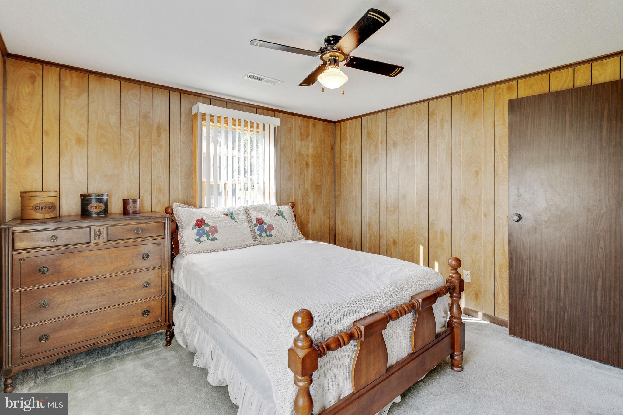 WOODLAND BEACH - Residential