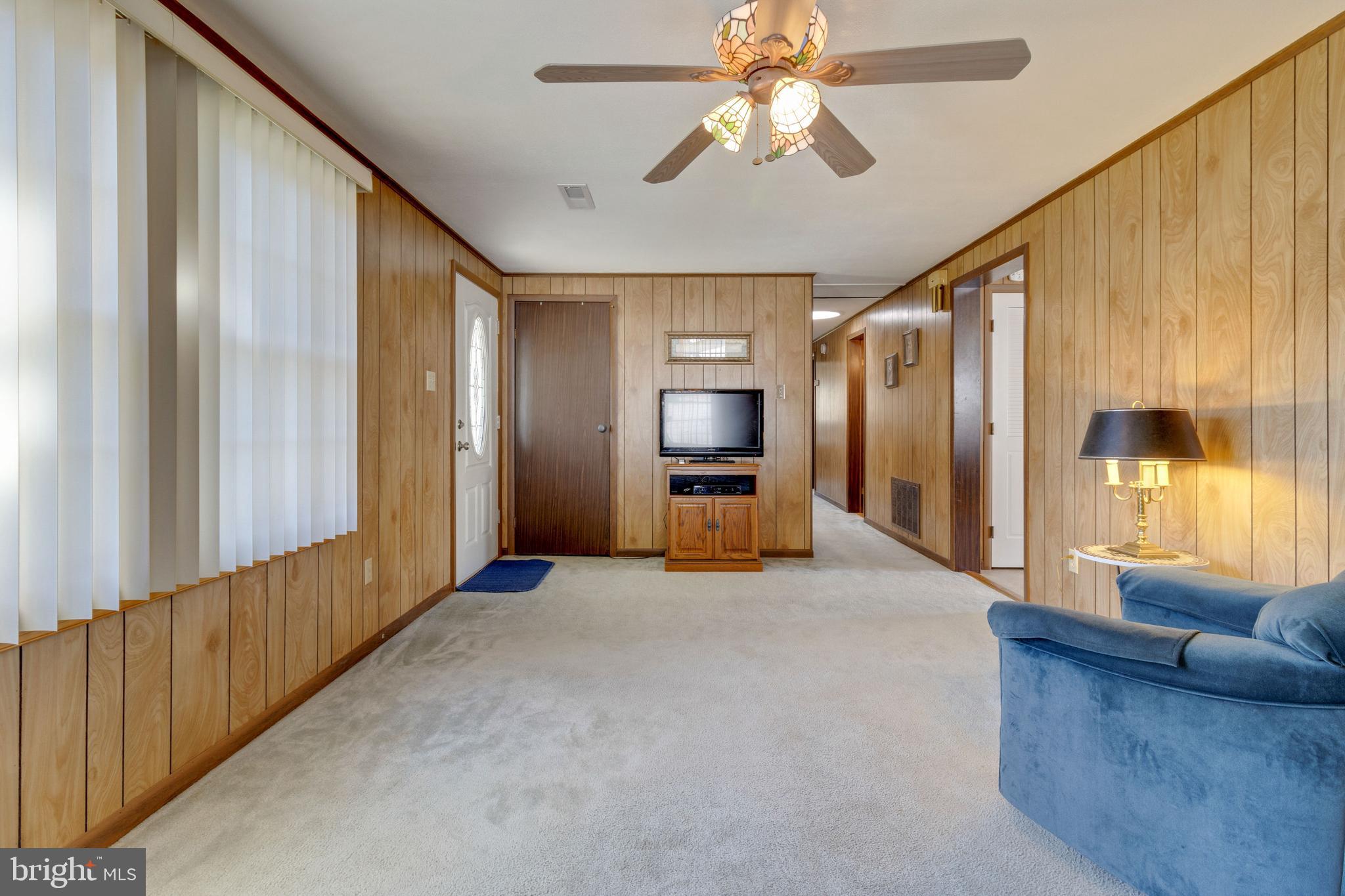 WOODLAND BEACH - Residential