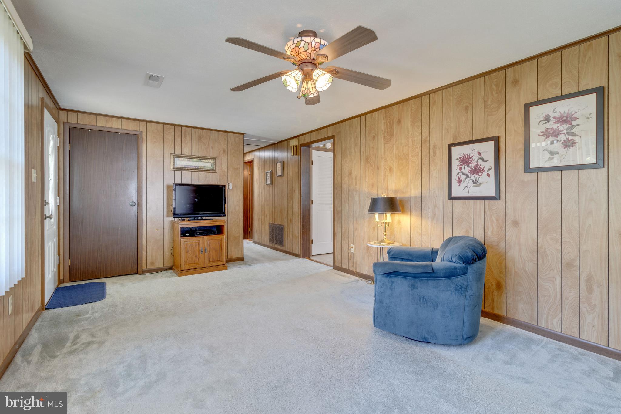 WOODLAND BEACH - Residential