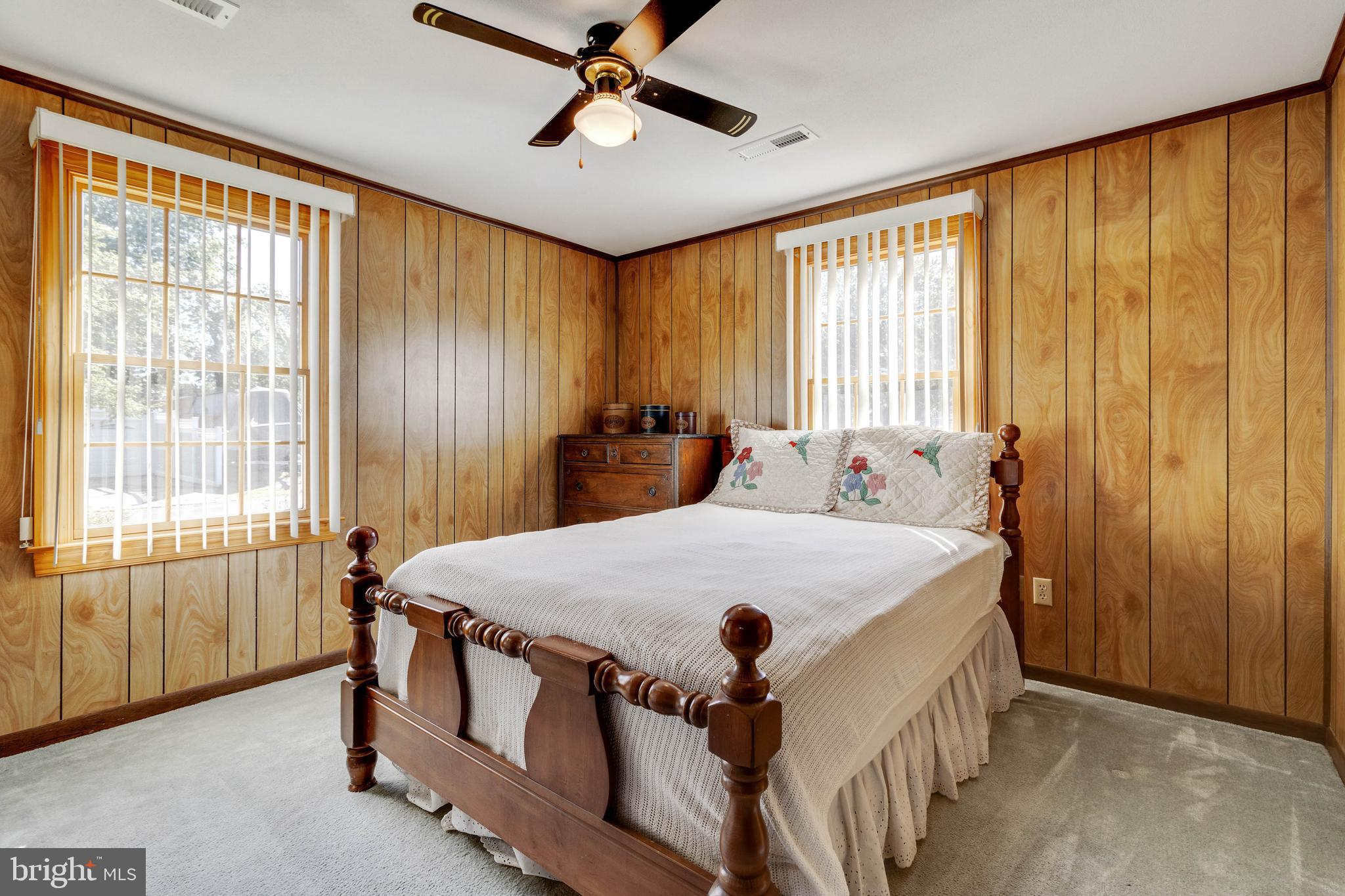 WOODLAND BEACH - Residential