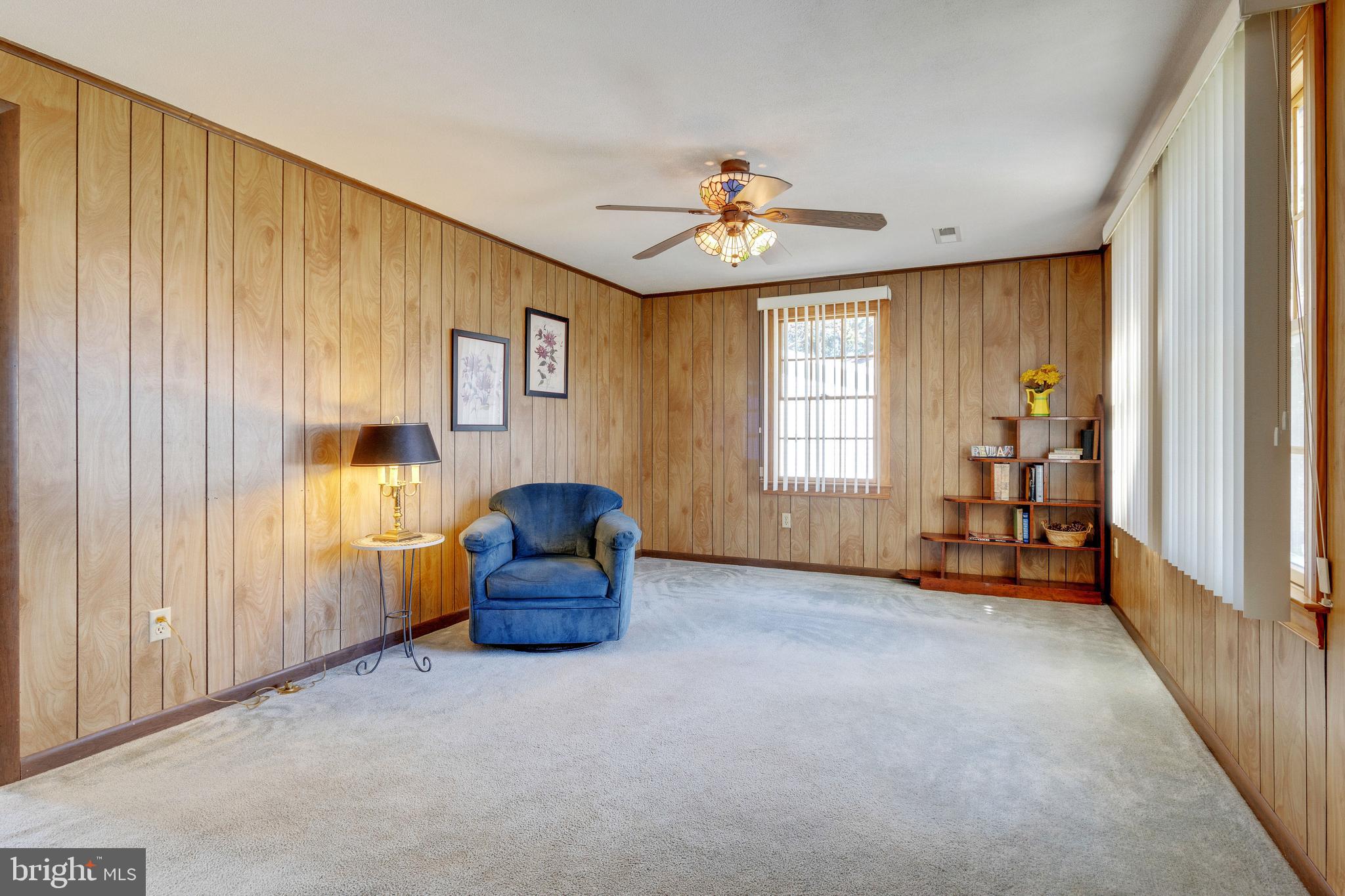 WOODLAND BEACH - Residential