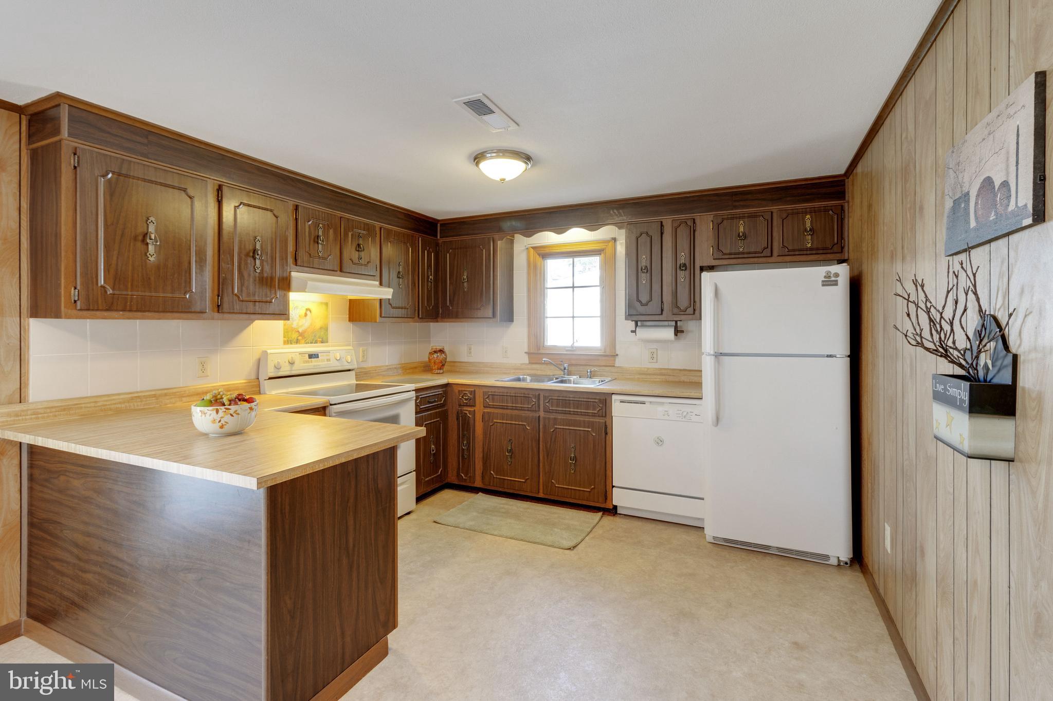 WOODLAND BEACH - Residential